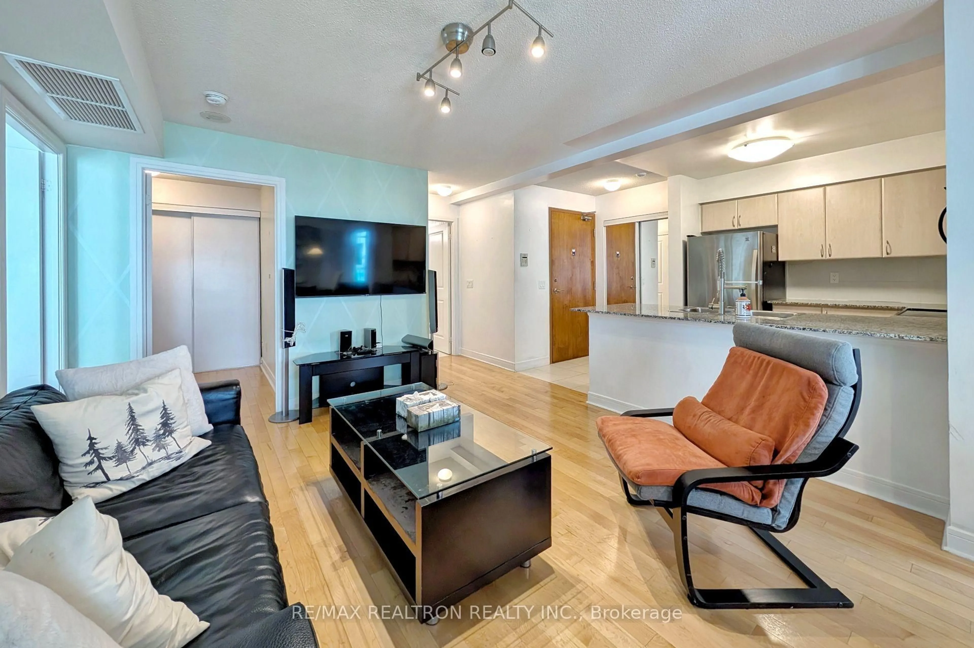 Living room with furniture, wood/laminate floor for 35 Bales Ave #916, Toronto Ontario M2N 7L7