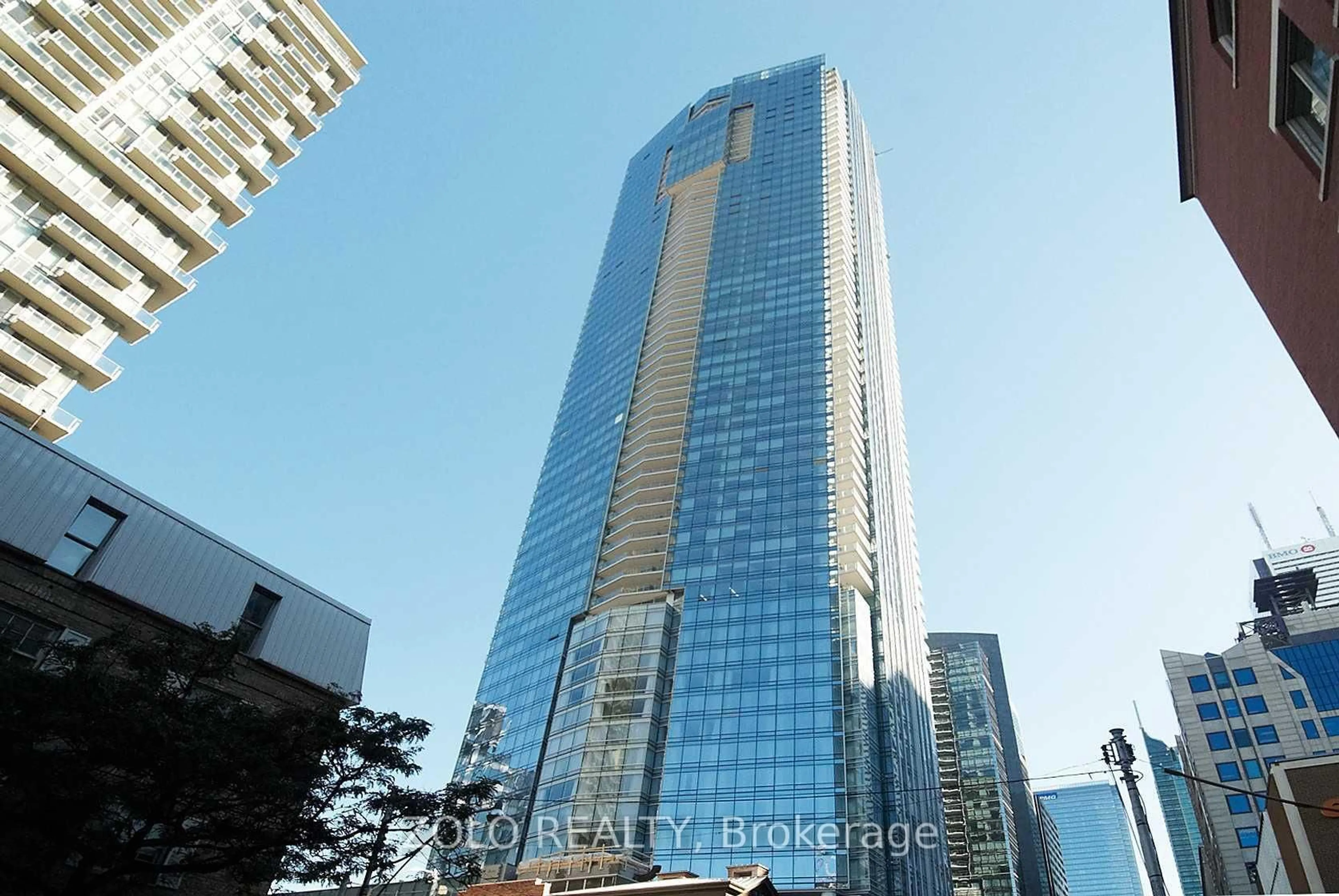 Indoor foyer for 180 University Ave #5505, Toronto Ontario M5H 0A2