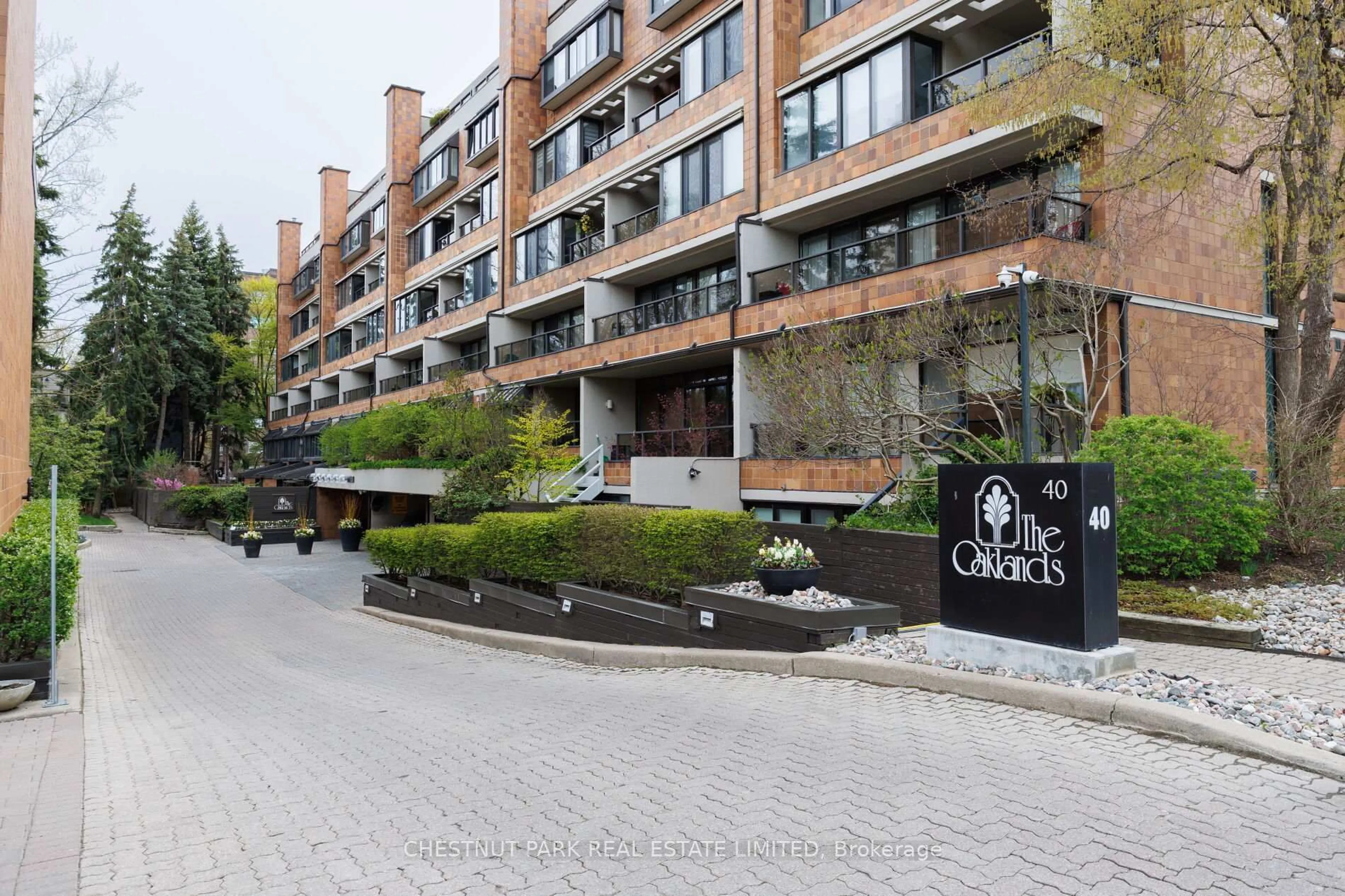 Patio, street for 40 Oaklands Ave #203, Toronto Ontario M4V 2Z3