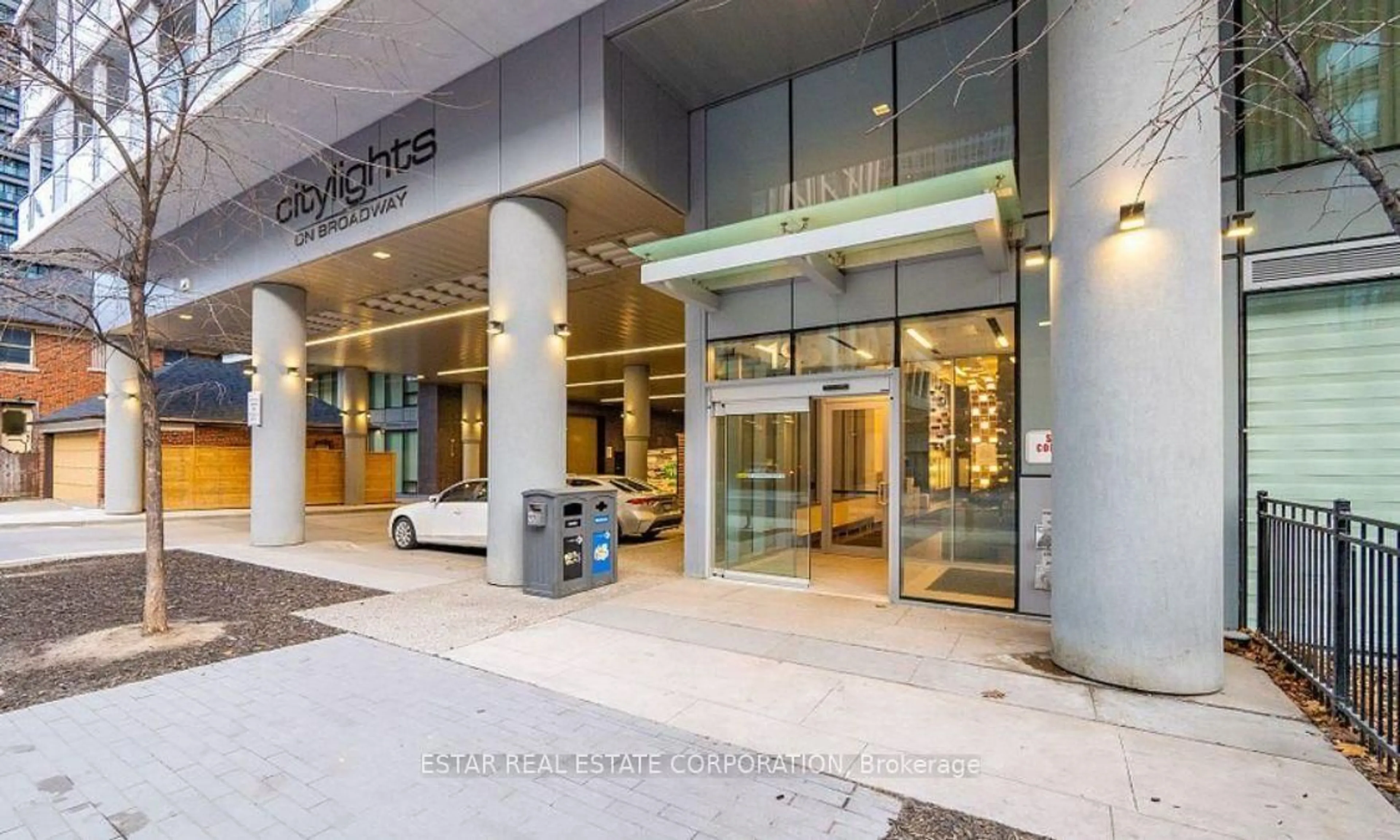 Indoor foyer for 195 Redpath Ave #2214, Toronto Ontario M4P 0E4