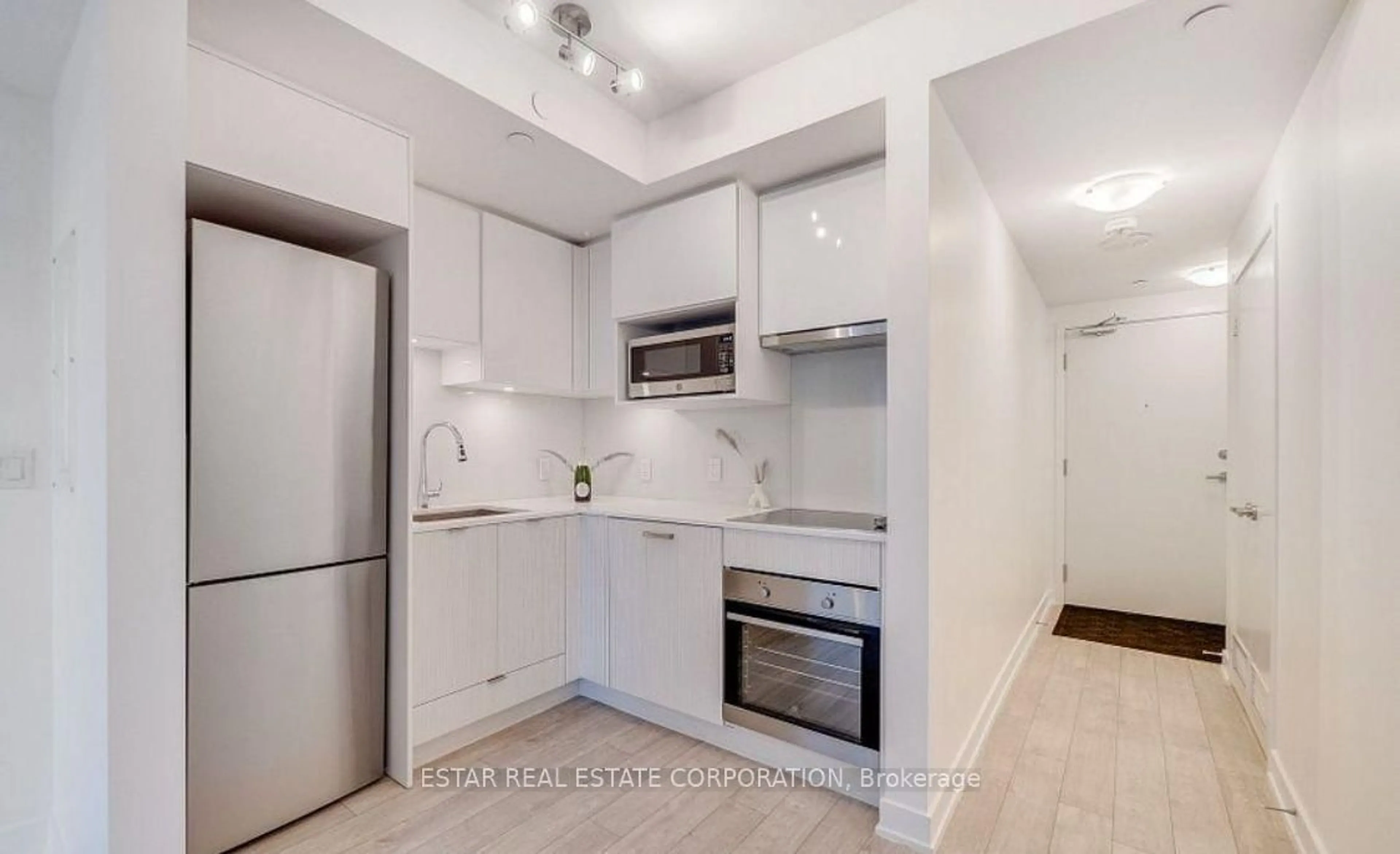 Standard kitchen, ceramic/tile floor for 195 Redpath Ave #2214, Toronto Ontario M4P 0E4