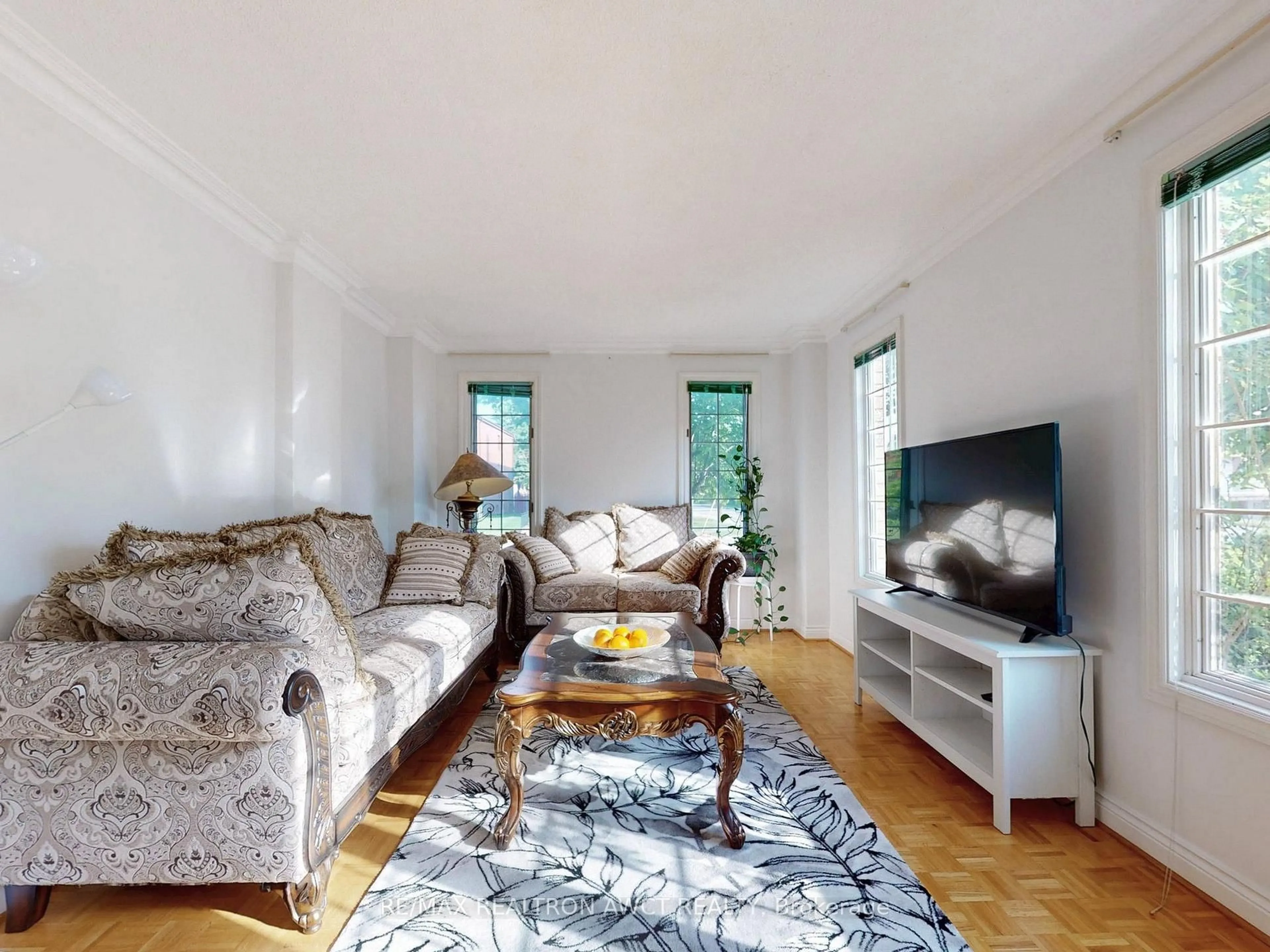 Living room with furniture, unknown for 325 Wilfred Ave, Toronto Ontario M2N 6H4
