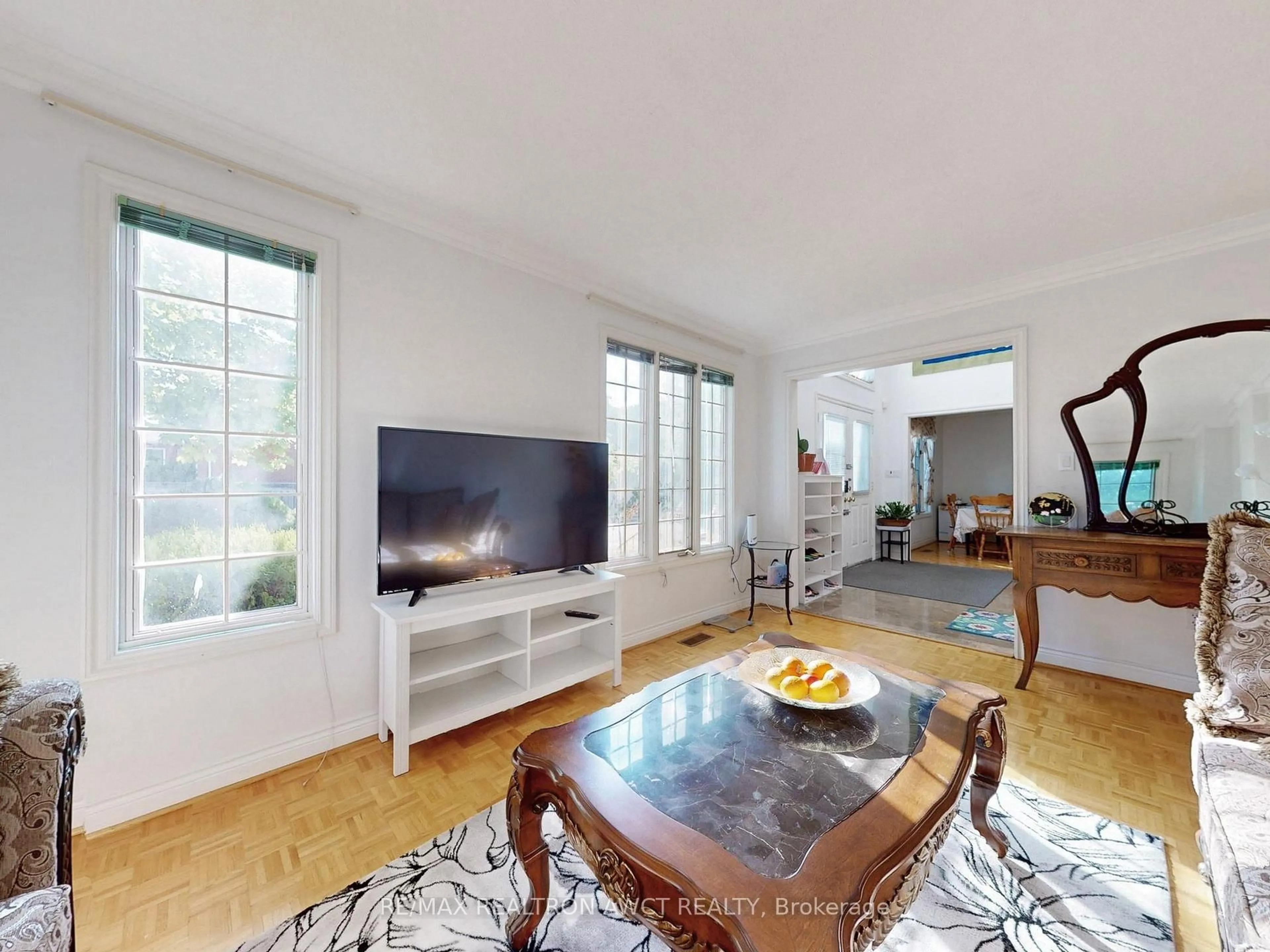 Living room with furniture, unknown for 325 Wilfred Ave, Toronto Ontario M2N 6H4