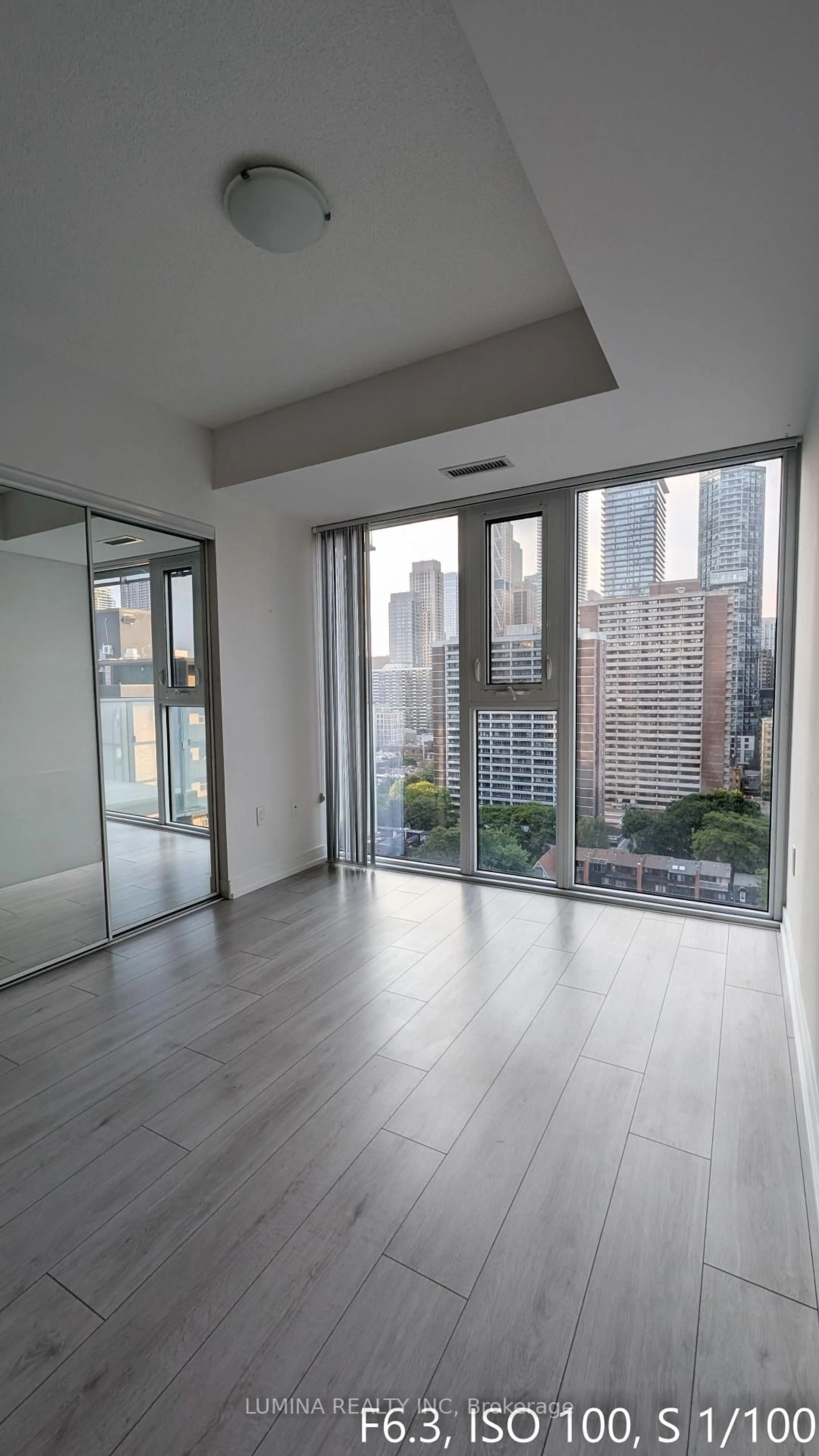 A pic of a room for 50 Wellesley St #2003, Toronto Ontario M4Y 0C8