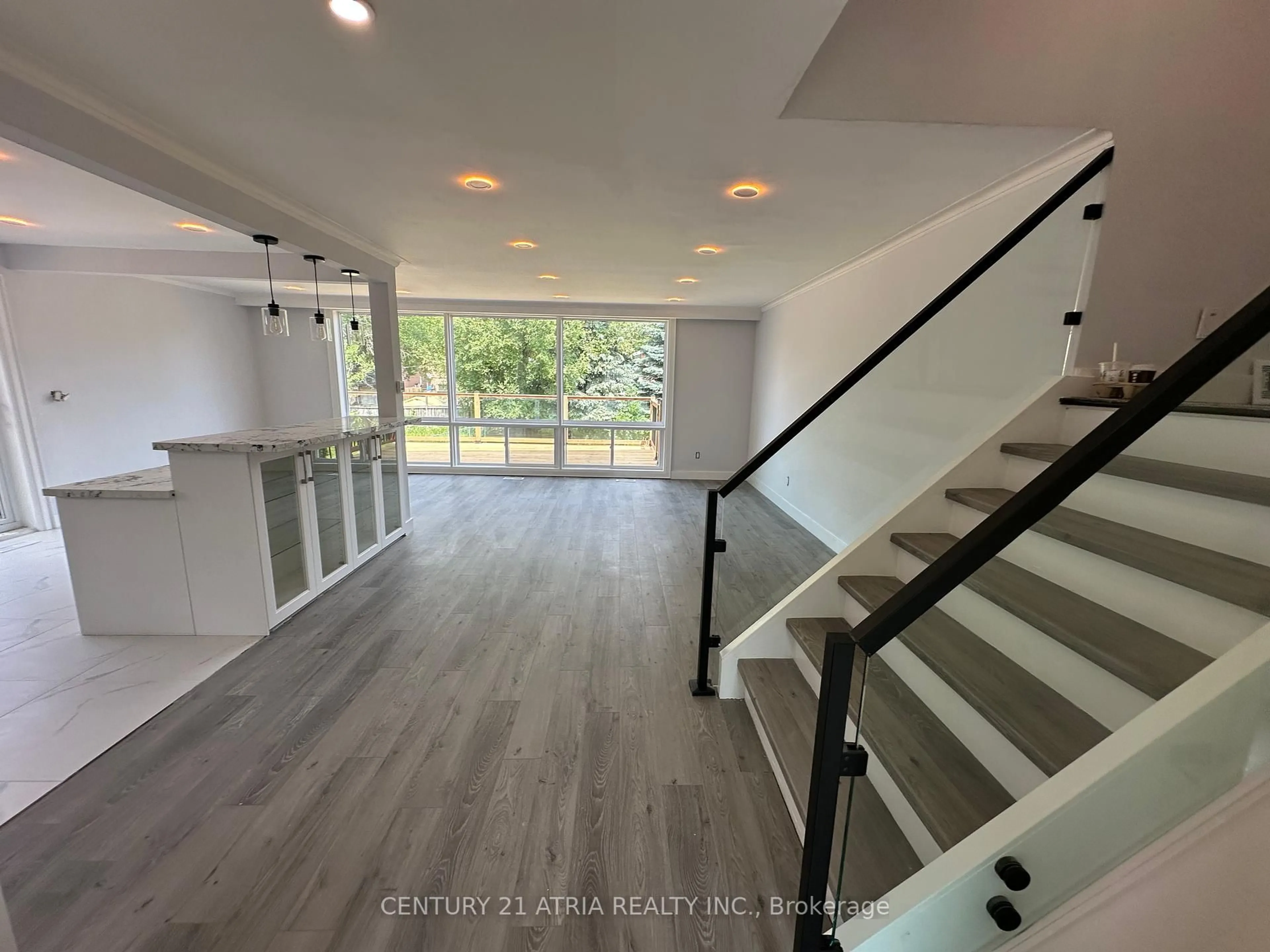 Indoor foyer for 67 Chelmsford Ave, Toronto Ontario M2R 2W5