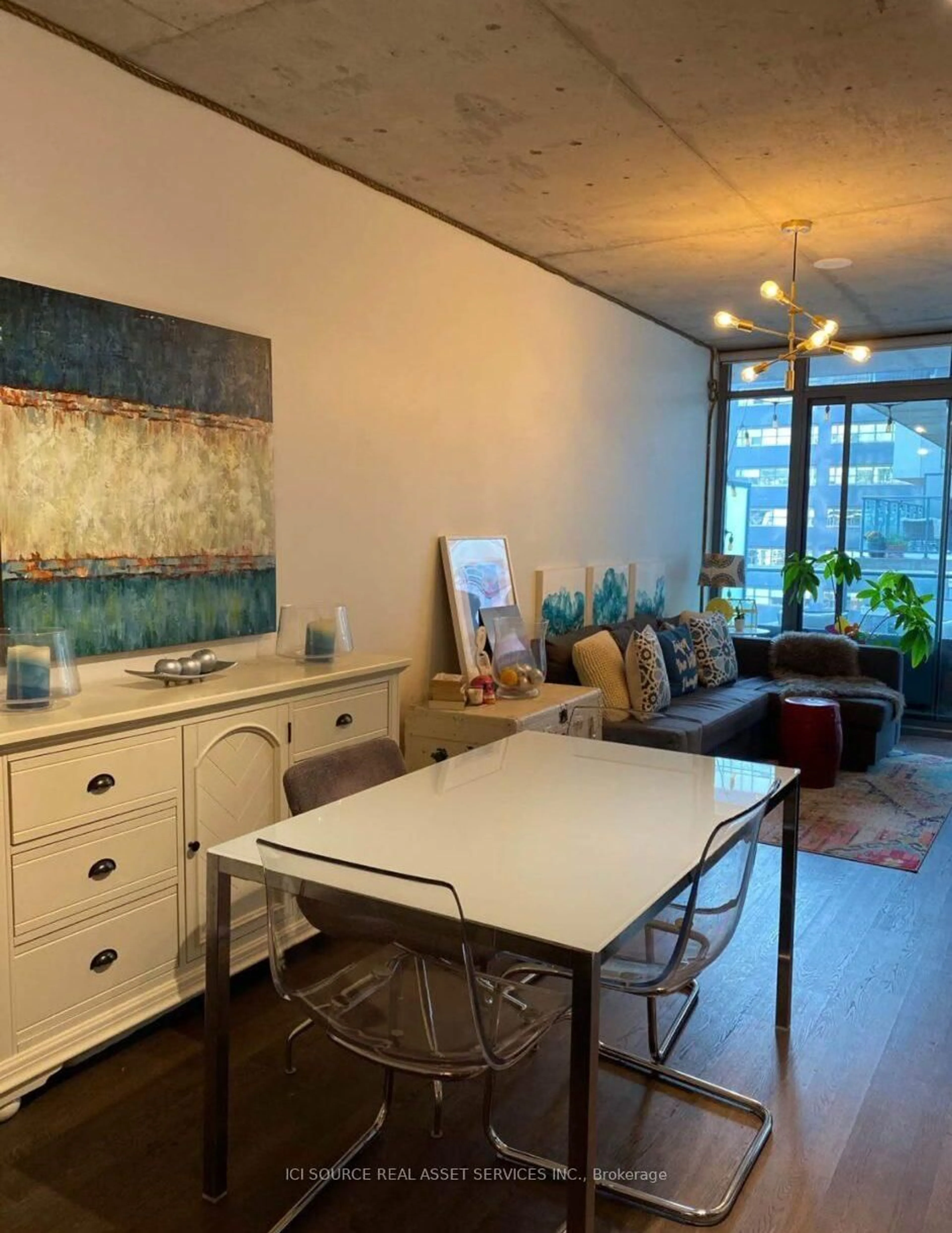 A pic of a room for 650 King St #804, Toronto Ontario M5V 0H6