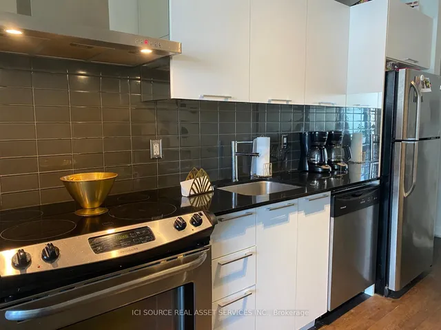 Additional property image - 650 King St Unit 804