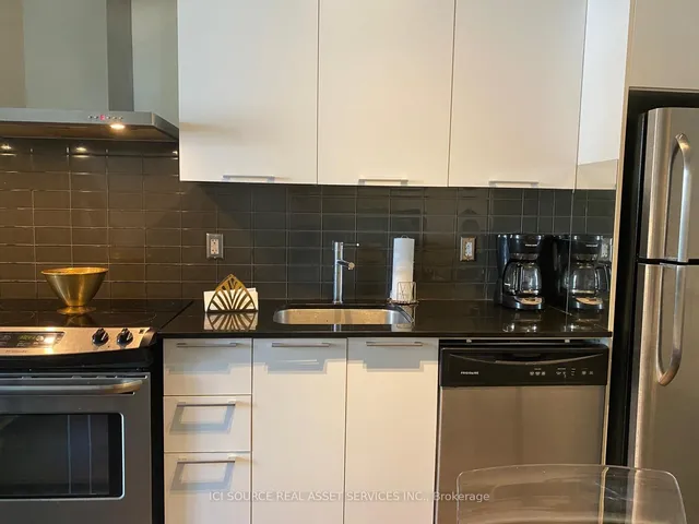 Additional property image - 650 King St Unit 804