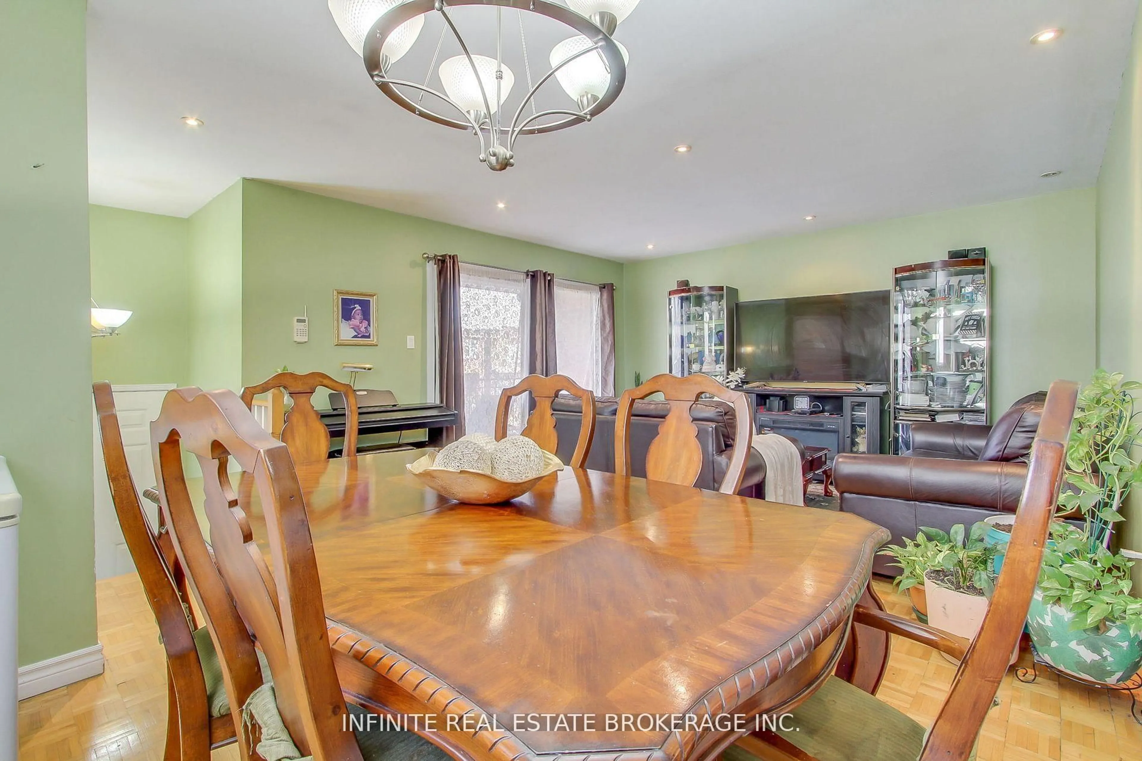 Dining room, unknown for 610 Vaughan Rd, Toronto Ontario M6C 2R5