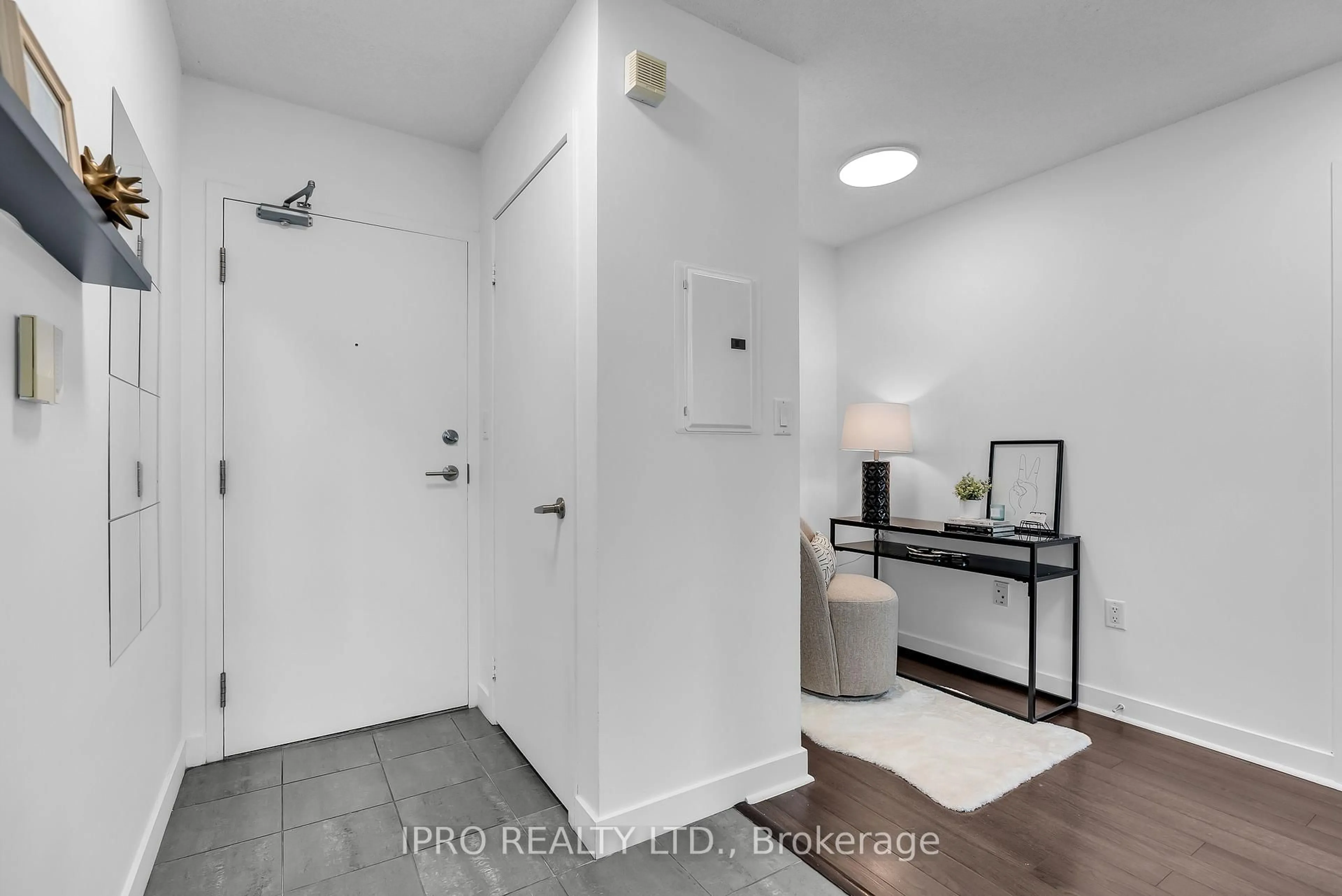 Indoor entryway for 11 Brunel Crt #2903, Toronto Ontario M5V 3Y3