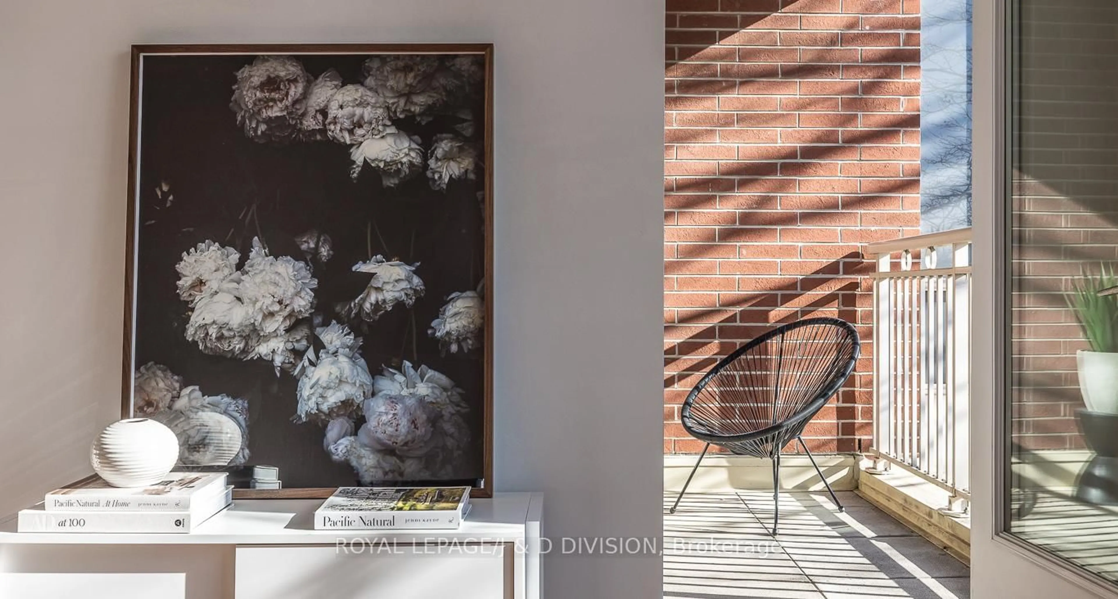Indoor entryway for 485 Rosewell Ave #207, Toronto Ontario M4R 2J2