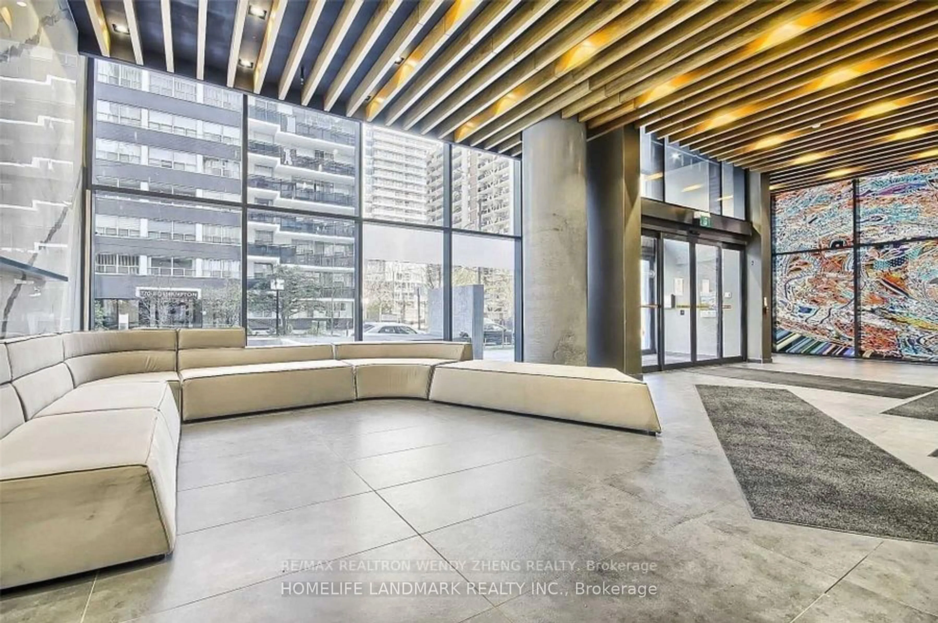 Indoor foyer for 161 Roehampton Ave #6, Toronto Ontario M4P 0C8