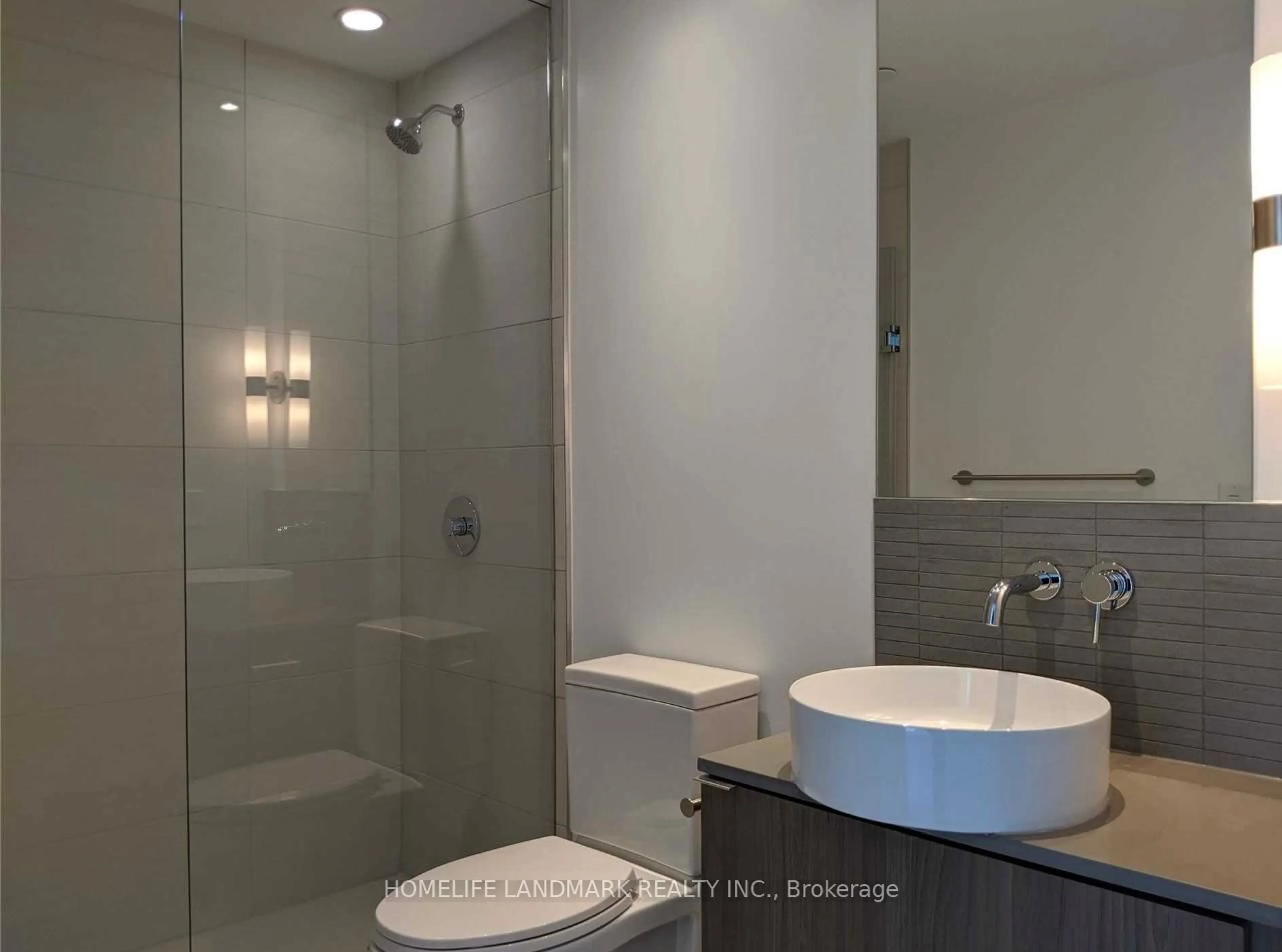 Standard bathroom, ceramic/tile floor for 161 Roehampton Ave #3906, Toronto Ontario M4P 0C8