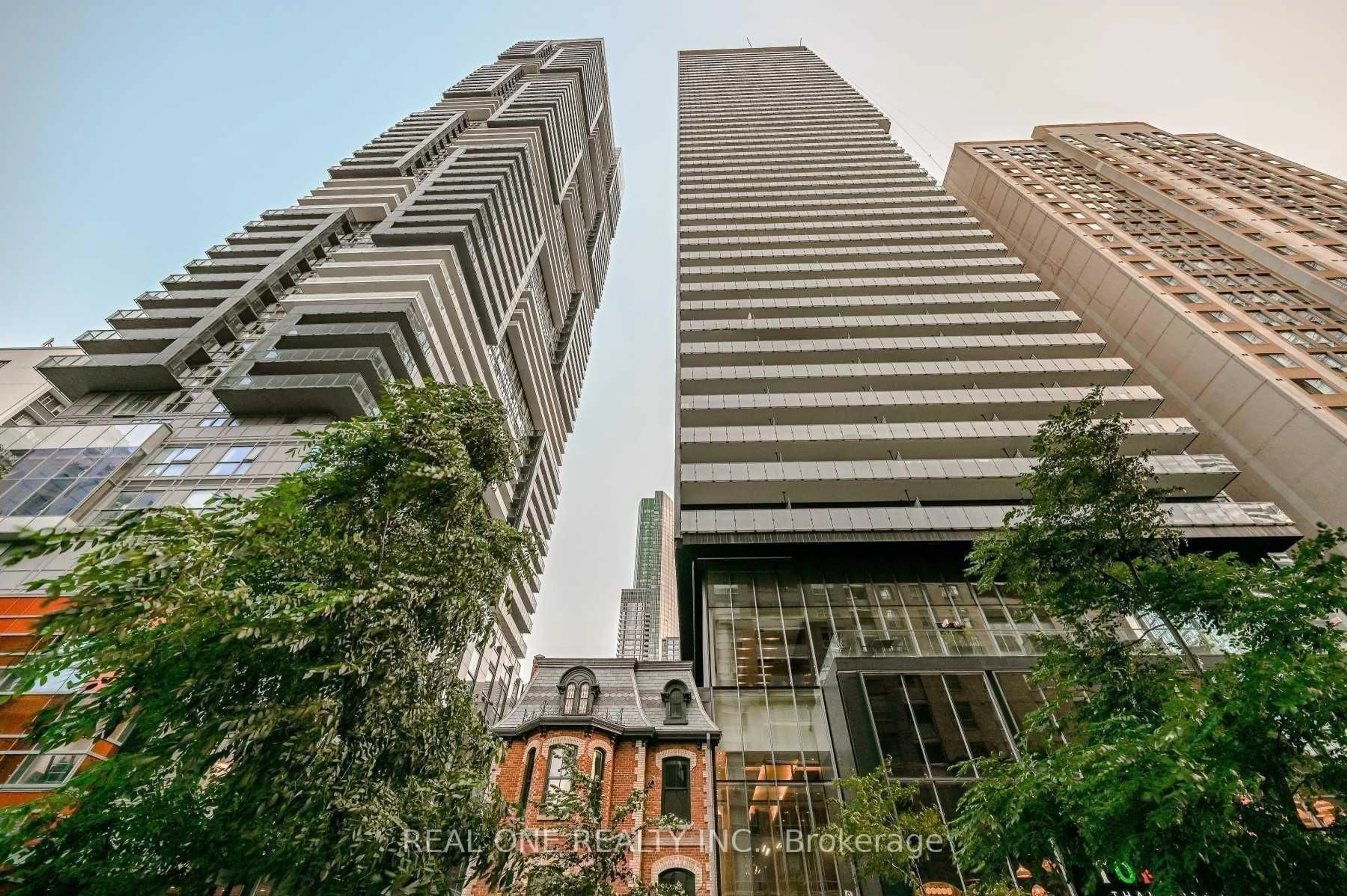 Indoor foyer for 15 Grenville St #1211, Toronto Ontario M4Y 0B9