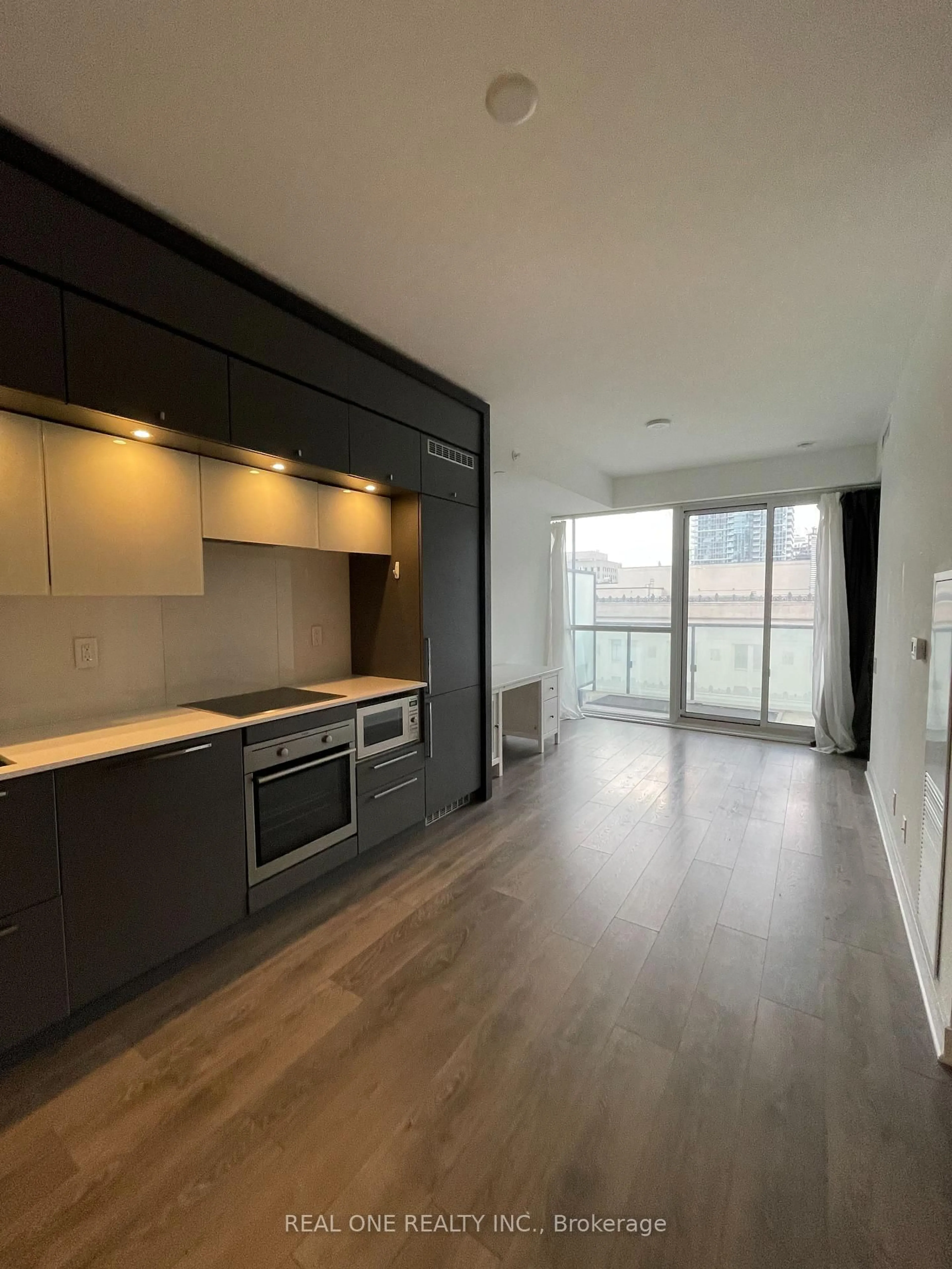 A pic of a room for 15 Grenville St #1211, Toronto Ontario M4Y 0B9