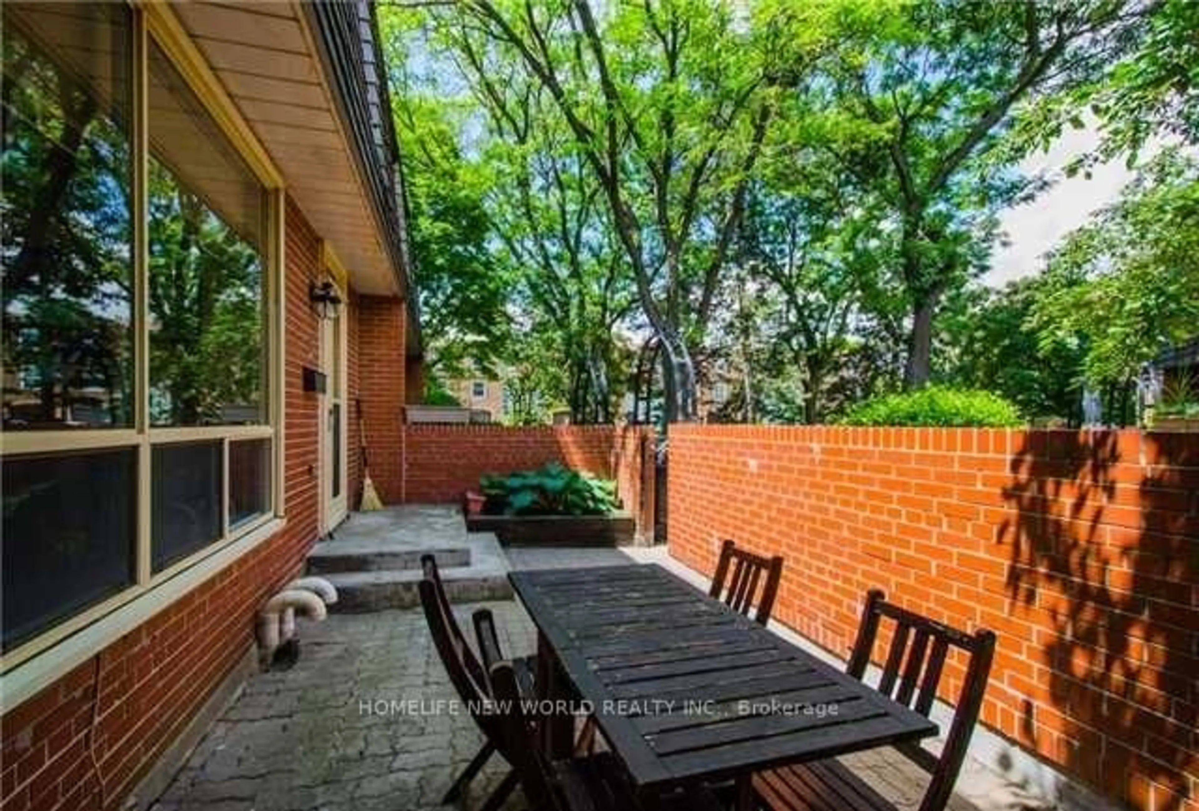Patio, street for 69 Upper Canada Dr #7, Toronto Ontario M2P 2A2
