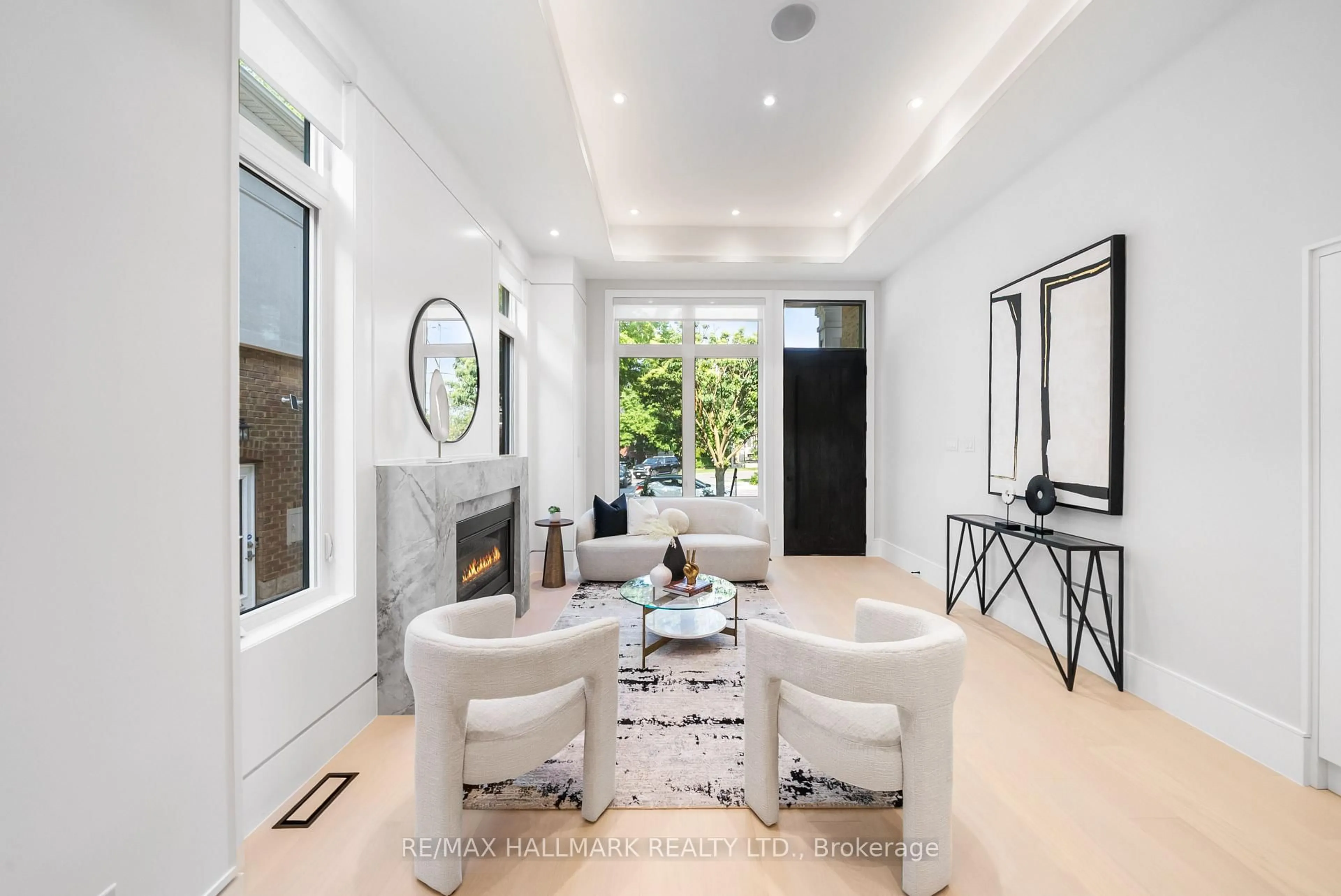 Indoor entryway for 112 Randolph Rd, Toronto Ontario M4G 3R9