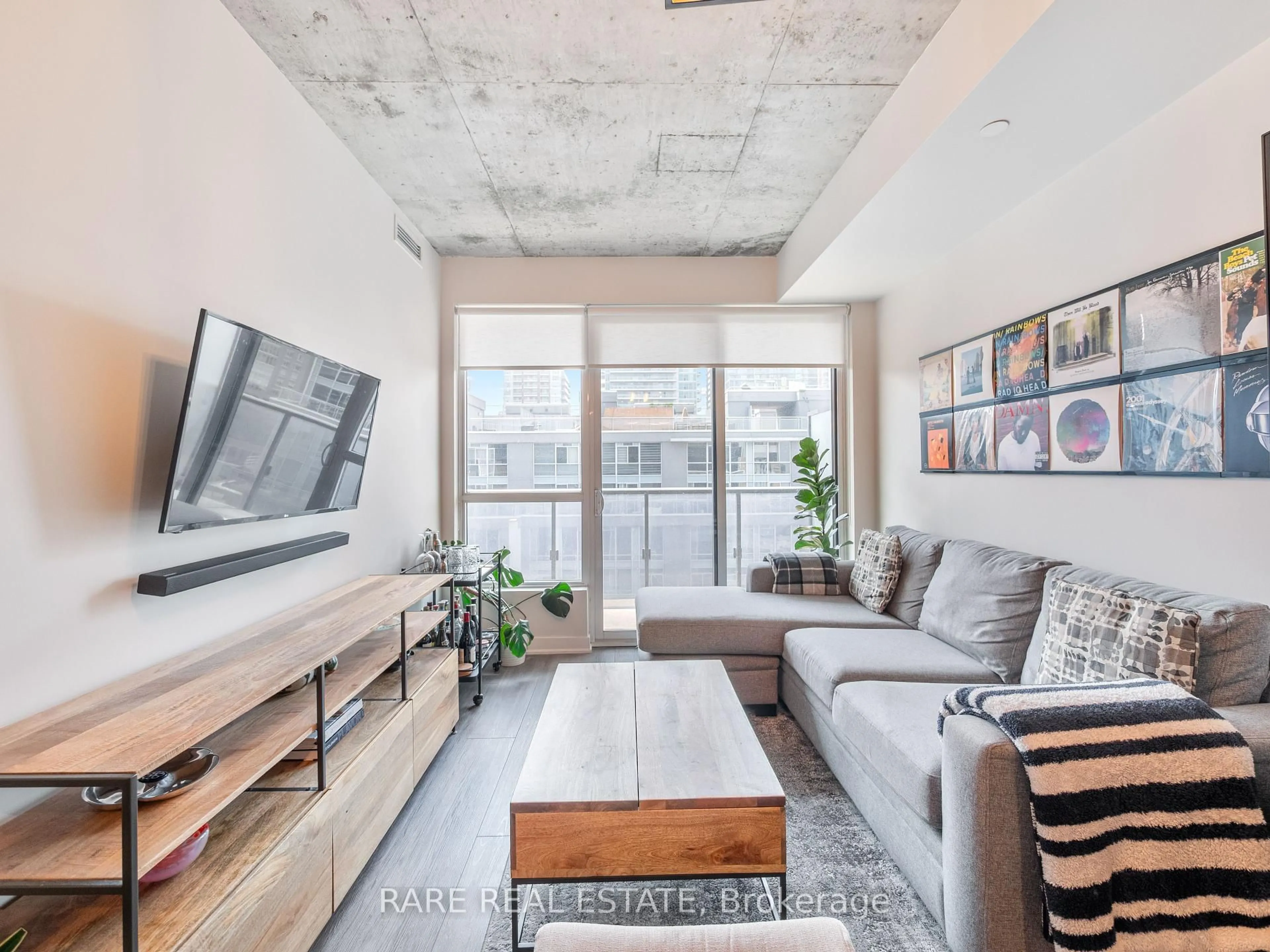 Living room with furniture, cement floor for 1030 King St #940, Toronto Ontario M6K 0B4