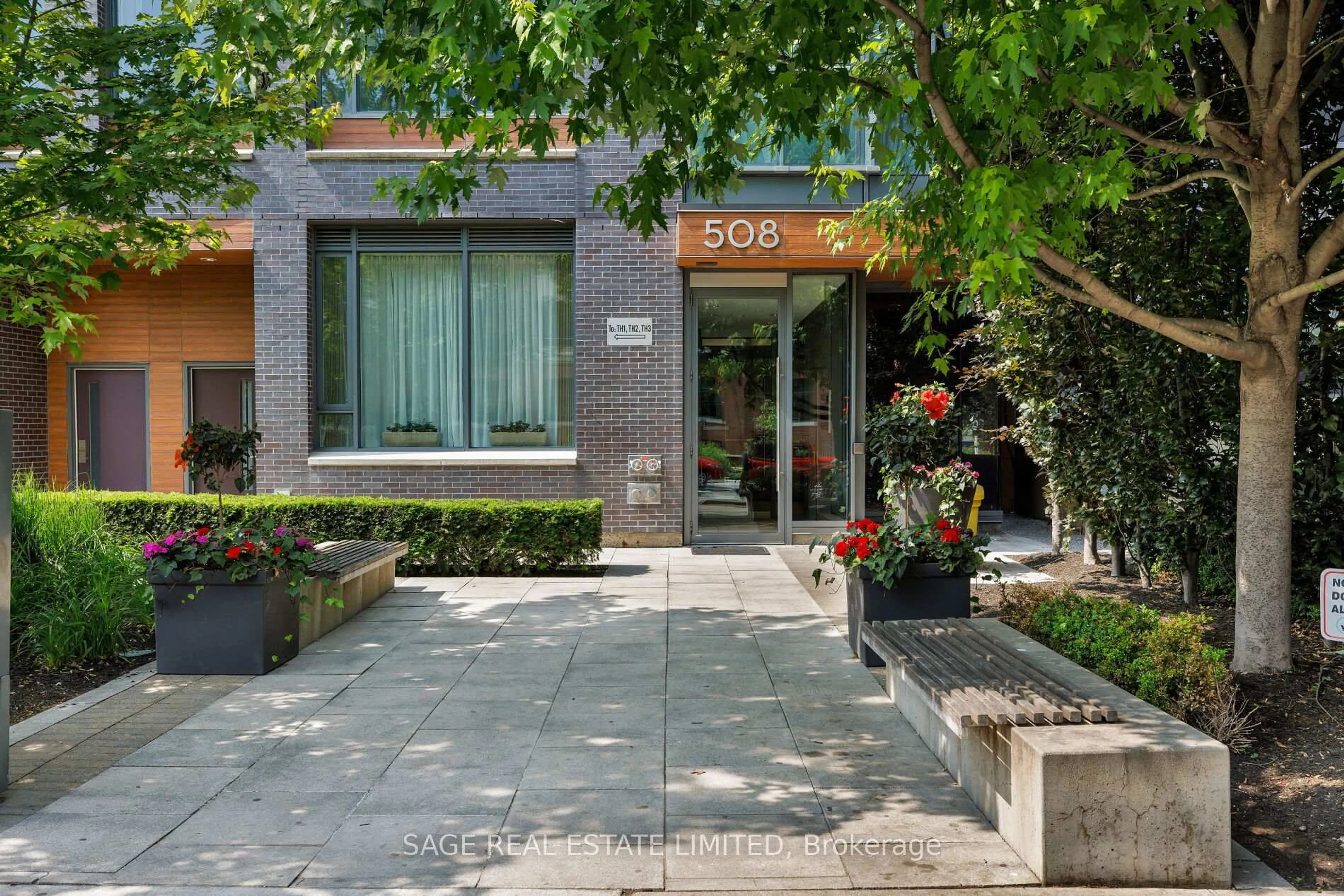 Patio, street for 508 Wellington St #703, Toronto Ontario M5V 0K8