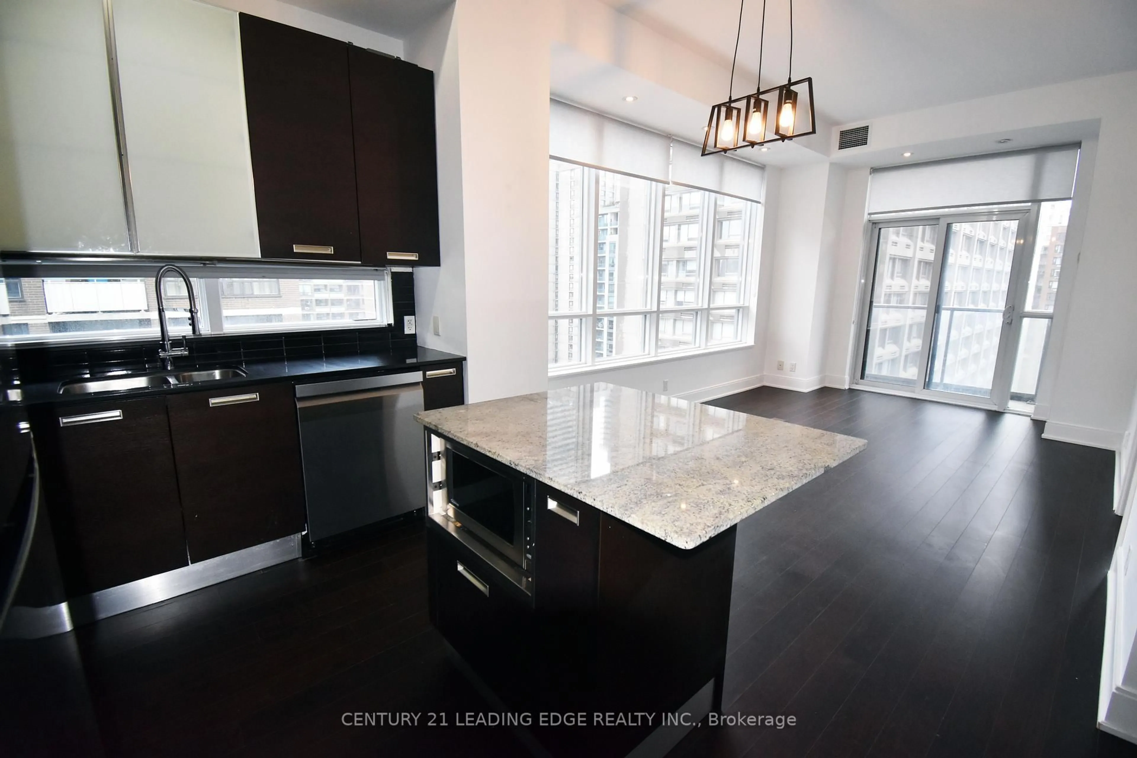 Open concept kitchen, unknown for 21 BALMUTO St #1503, Toronto Ontario M4Y 1W4