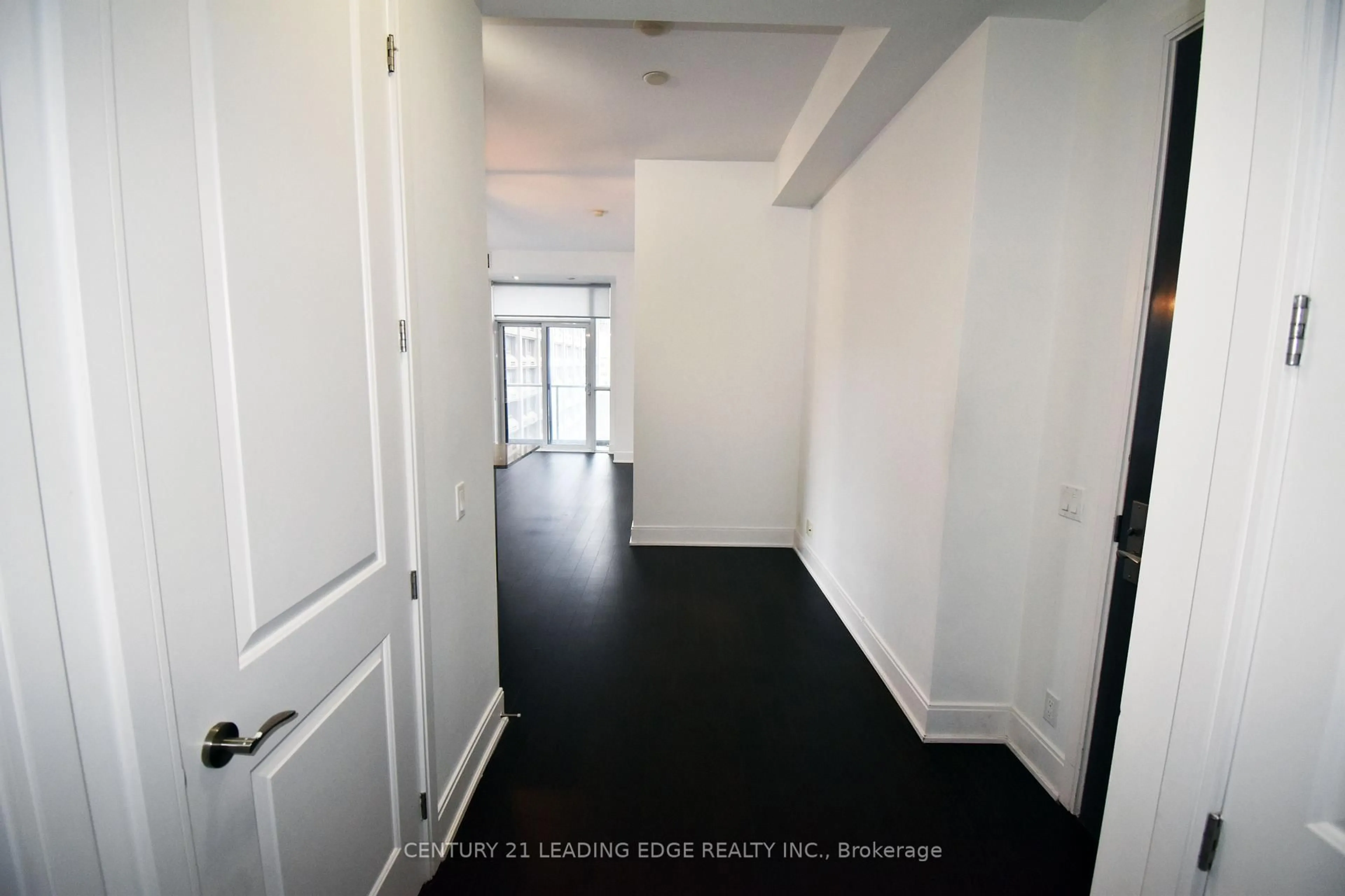 Indoor entryway for 21 BALMUTO St #1503, Toronto Ontario M4Y 1W4