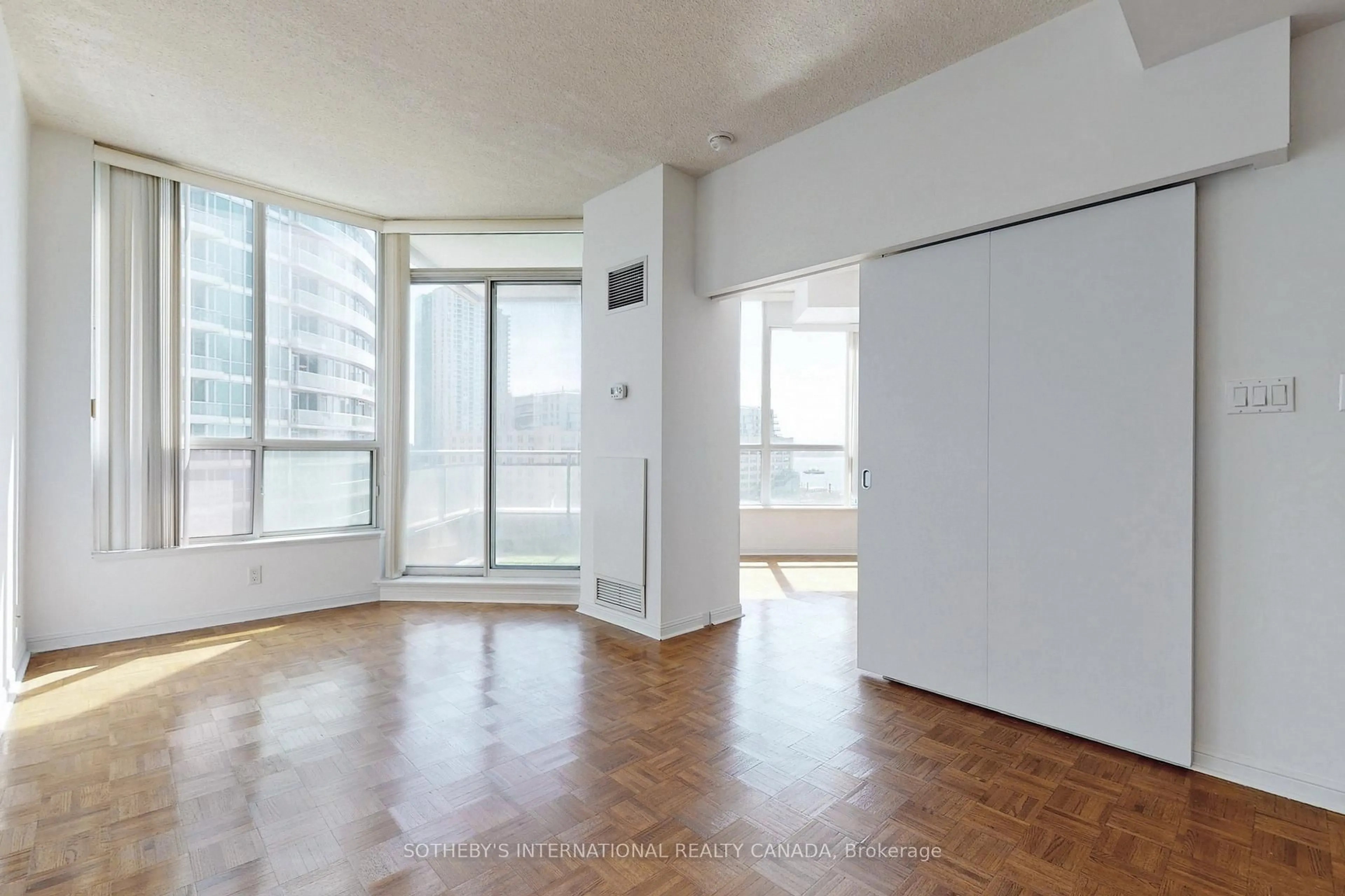 A pic of a room for 228 Queens Quay #1005, Toronto Ontario M5J 2X1