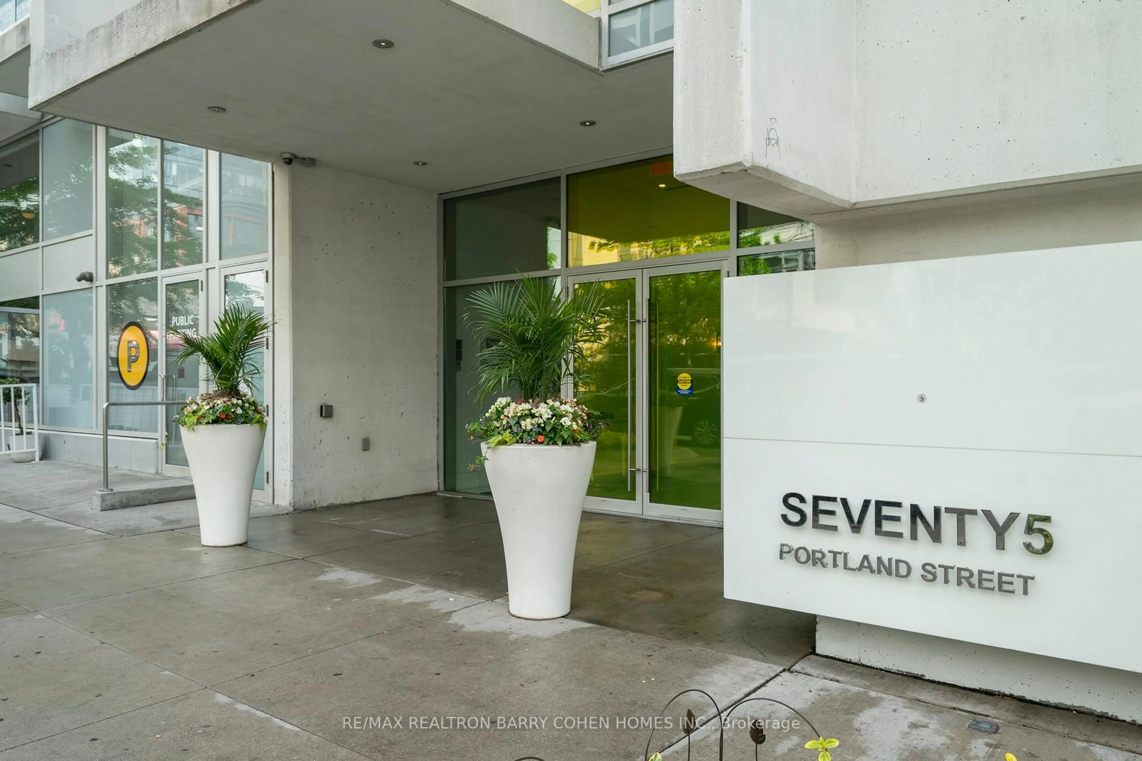 Indoor foyer for 75 Portland St #911, Toronto Ontario M5V 2M9