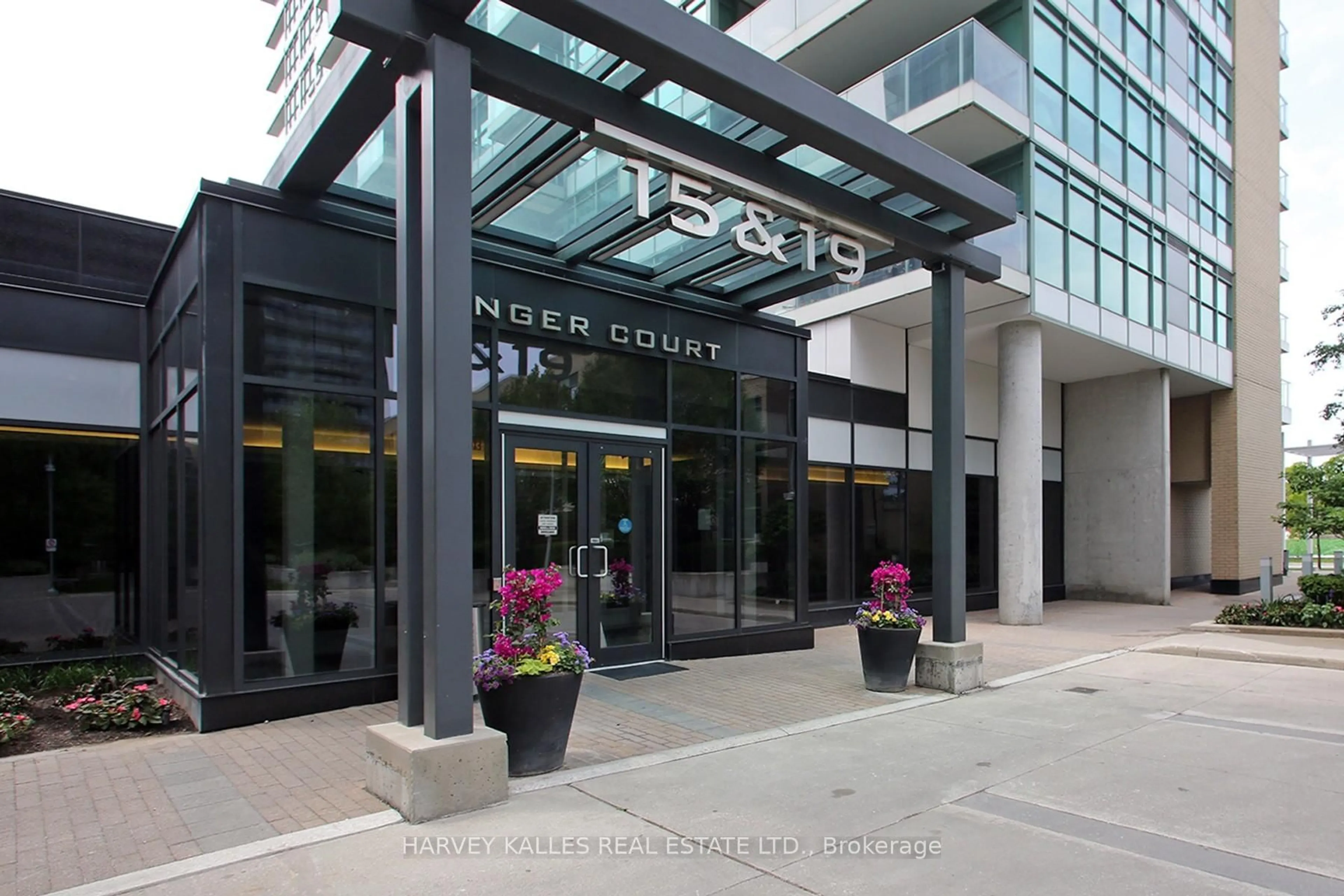 Indoor foyer for 15 Singer Crt #Ph06, Toronto Ontario M2K 0B1