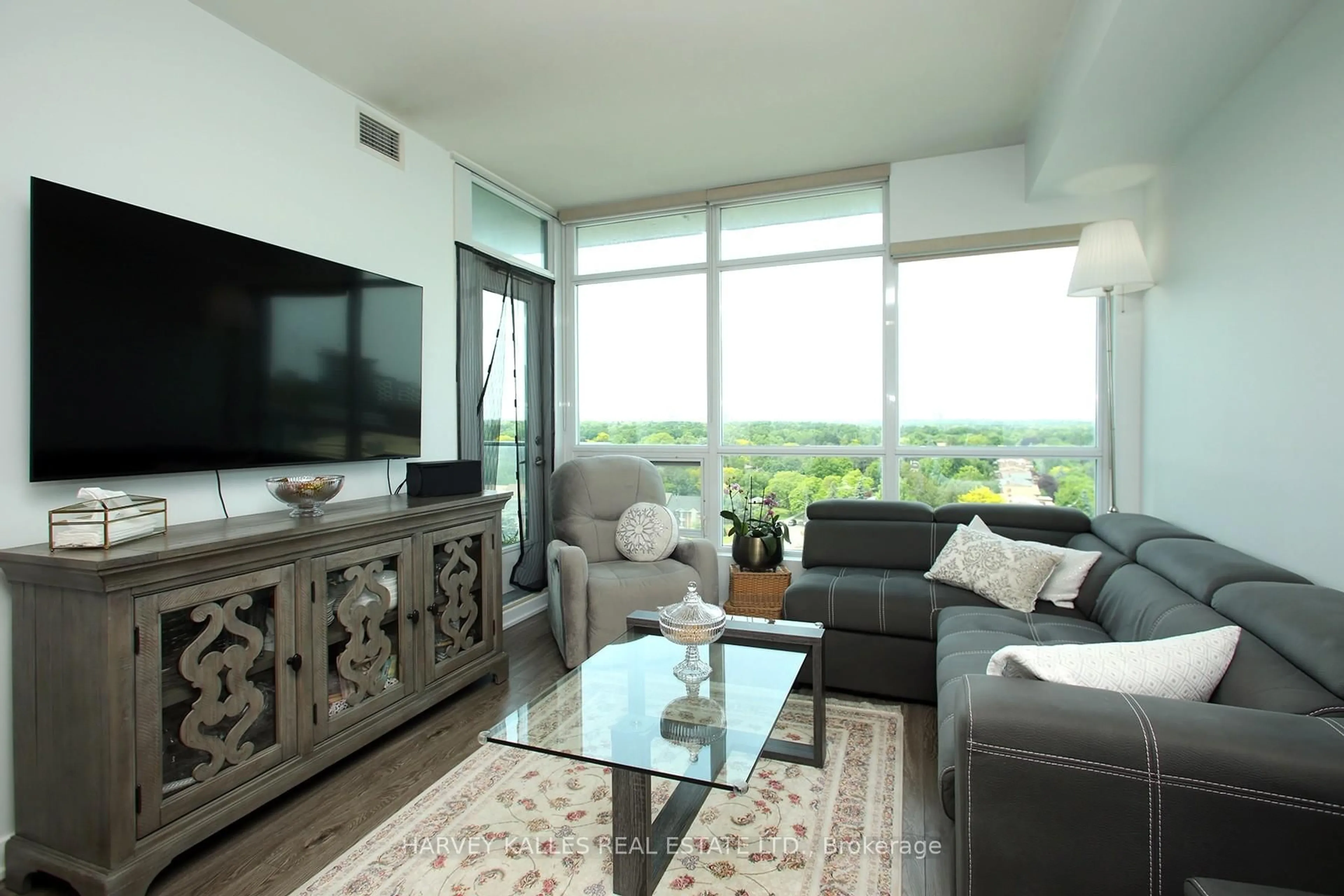 Living room with furniture, unknown for 15 Singer Crt #Ph06, Toronto Ontario M2K 0B1