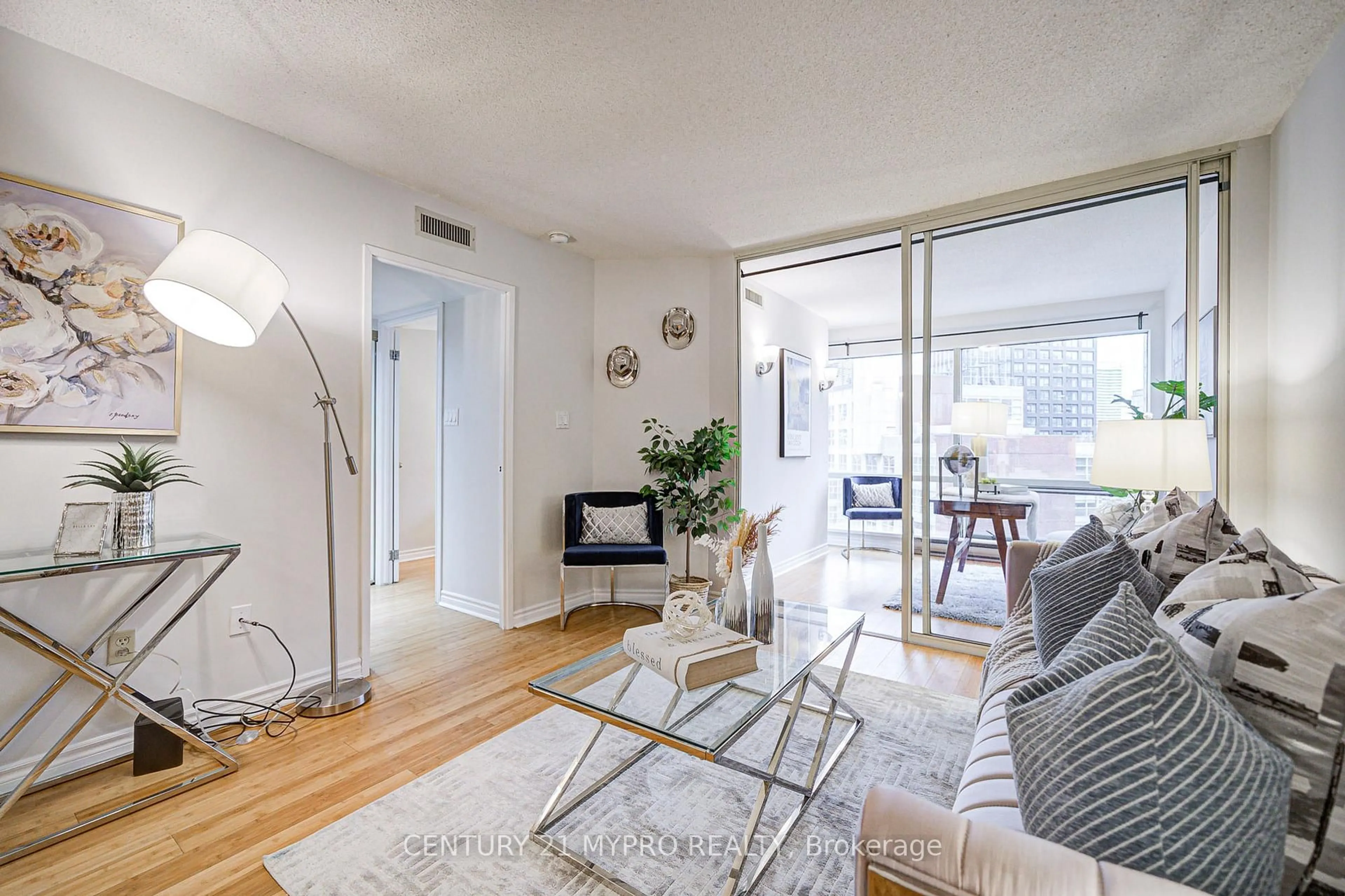 Living room with furniture, unknown for 1001 Bay St #1506, Toronto Ontario M5S 3A6