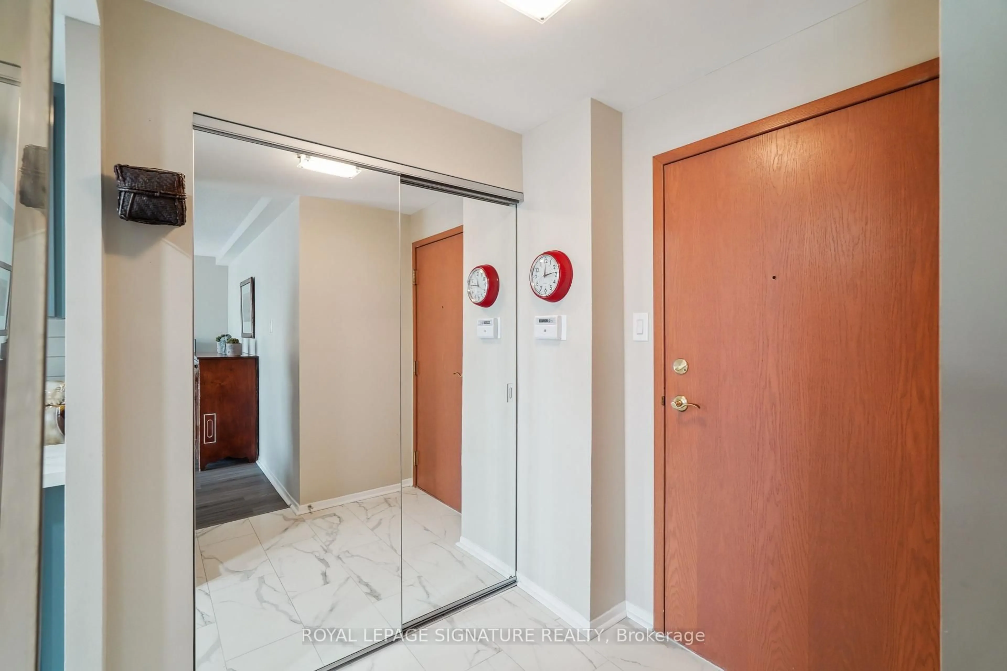 Indoor foyer for 271 Ridley Blvd #407, Toronto Ontario M3H 1K8