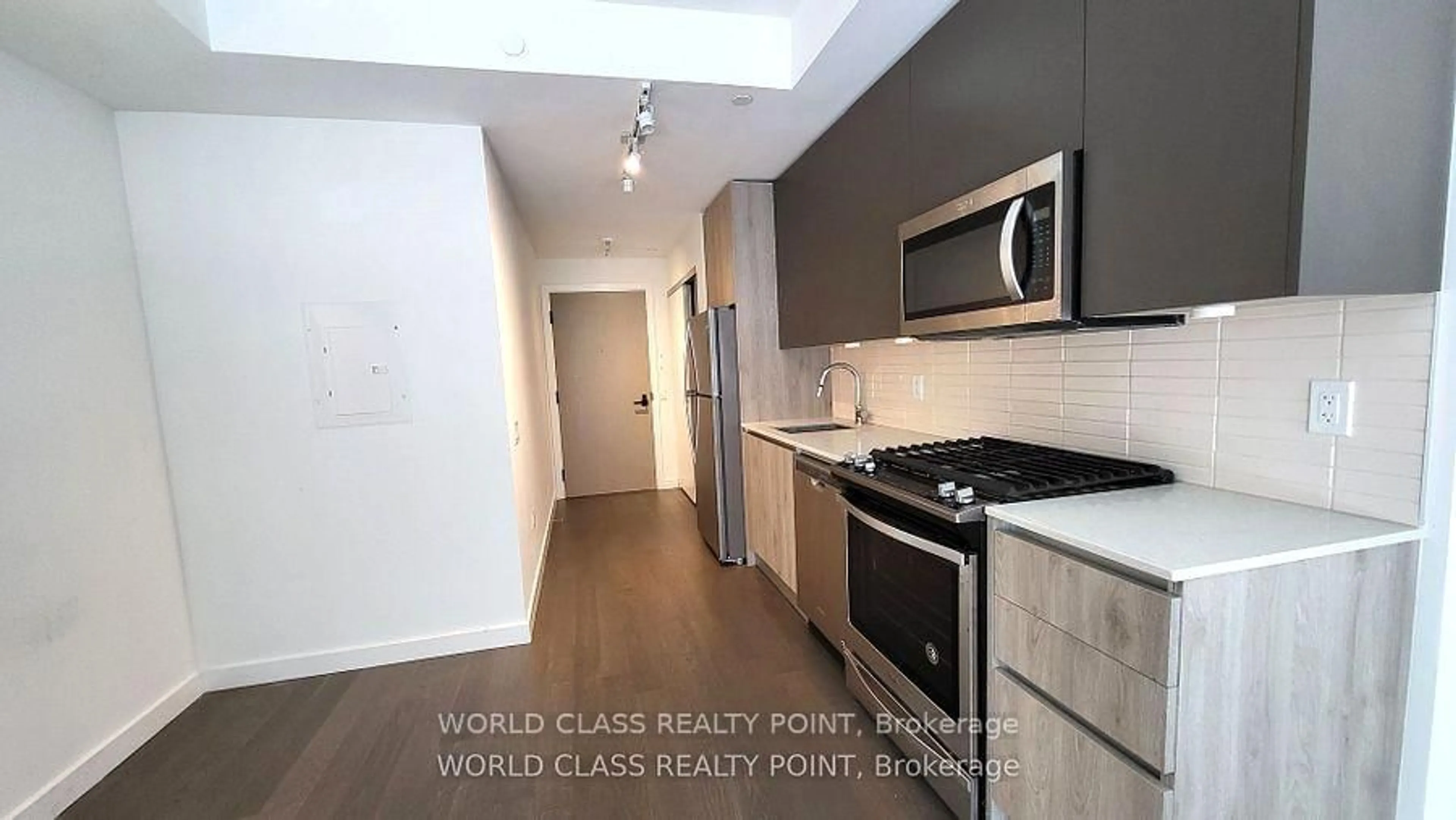 Standard kitchen, unknown for 2A Church St #504, Toronto Ontario M5E 0E1
