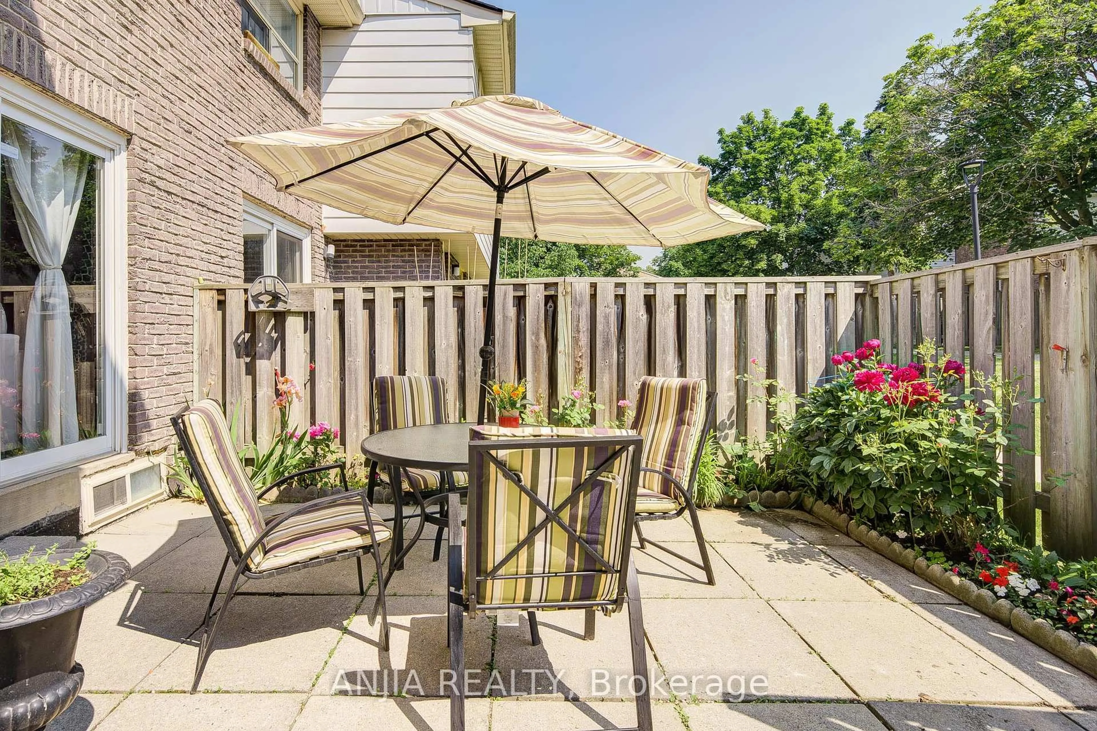 Patio, street for 95 Rock Fern Way, Toronto Ontario M2J 4N3