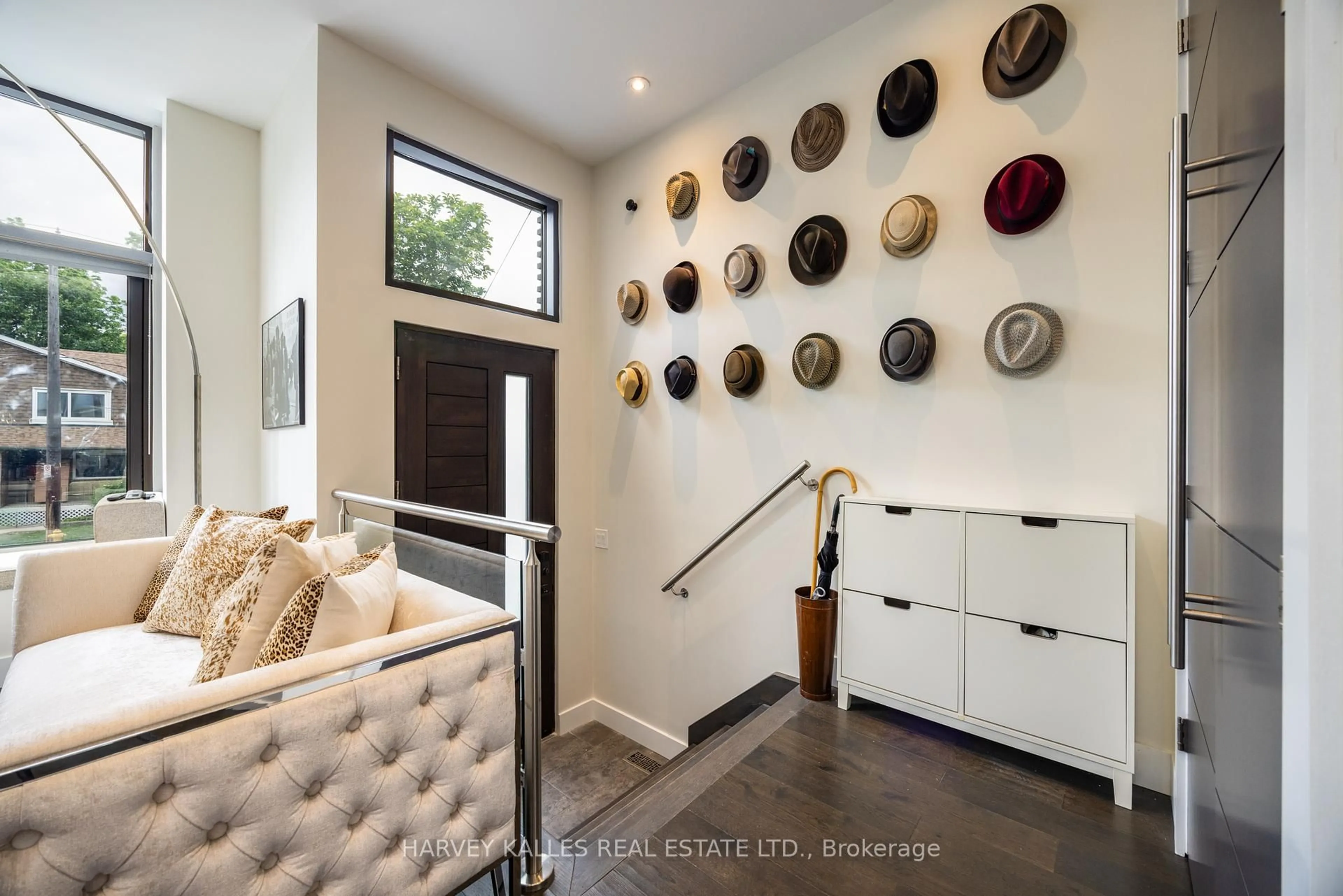 Indoor entryway for 397 Soudan Ave, Toronto Ontario M4S 1W6