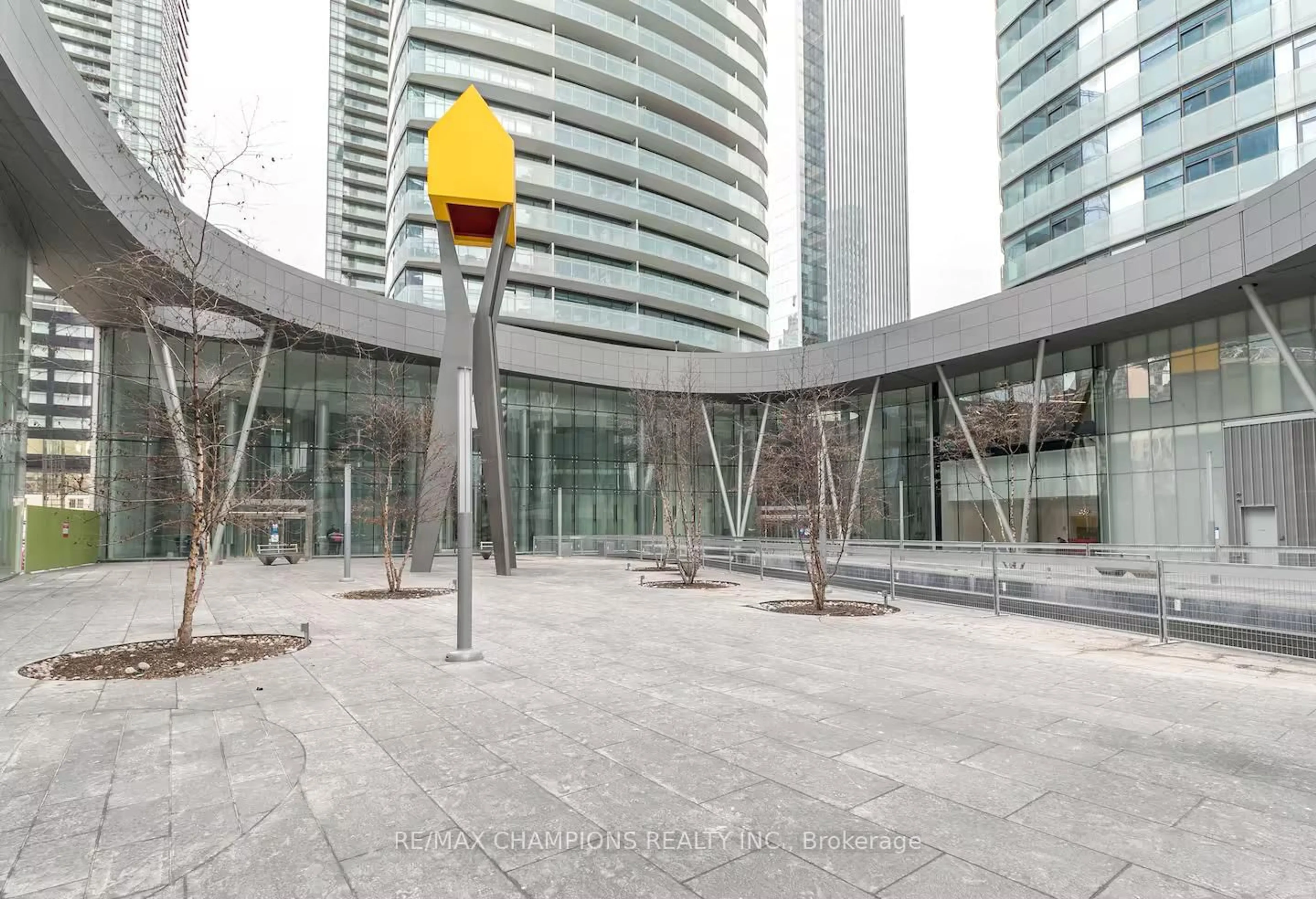 Patio, street for 14 York St #5104, Toronto Ontario M5J 0B1