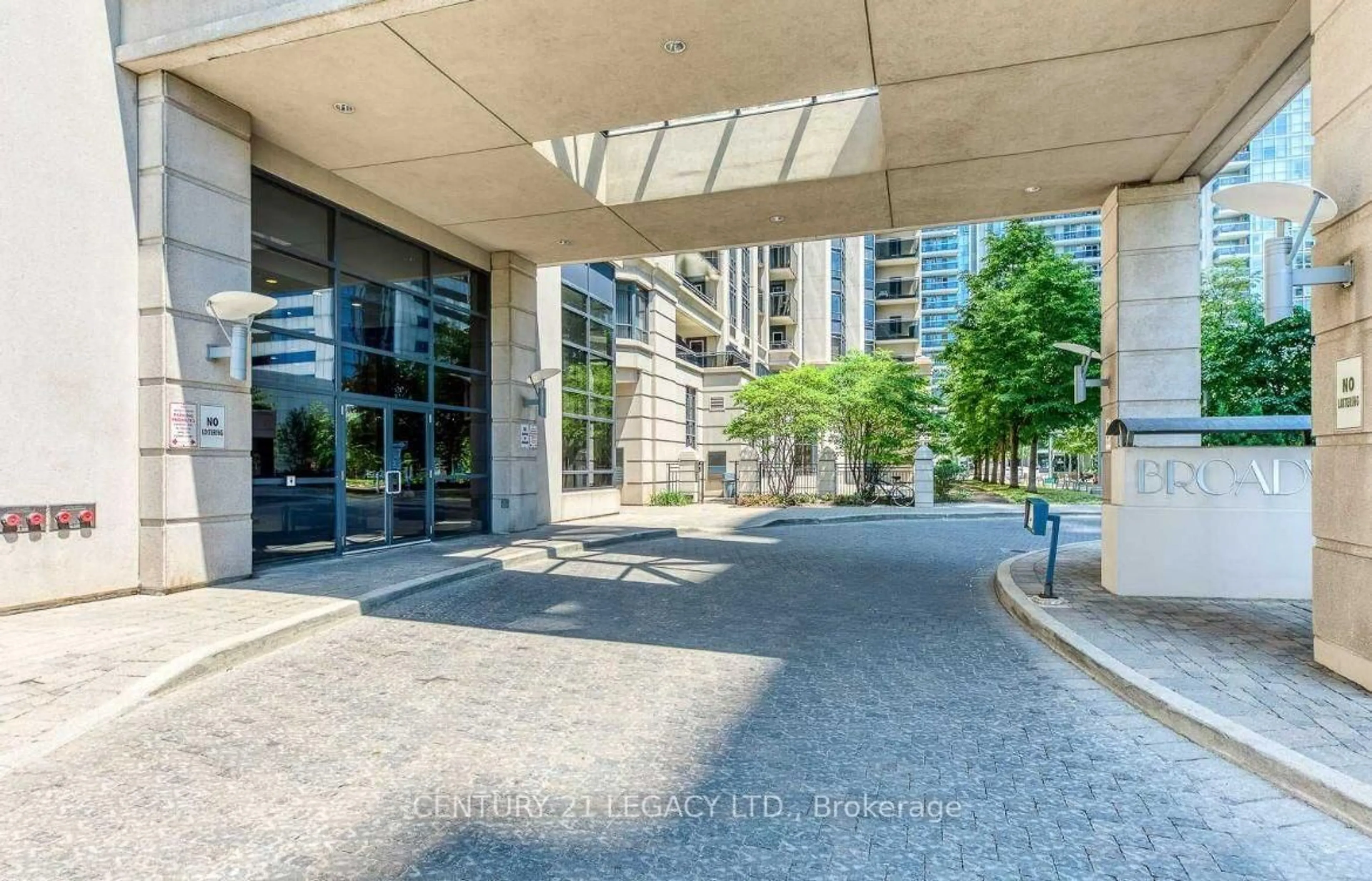 Indoor foyer for 155 Beecroft Rd #1702, Toronto Ontario M2N 7C6