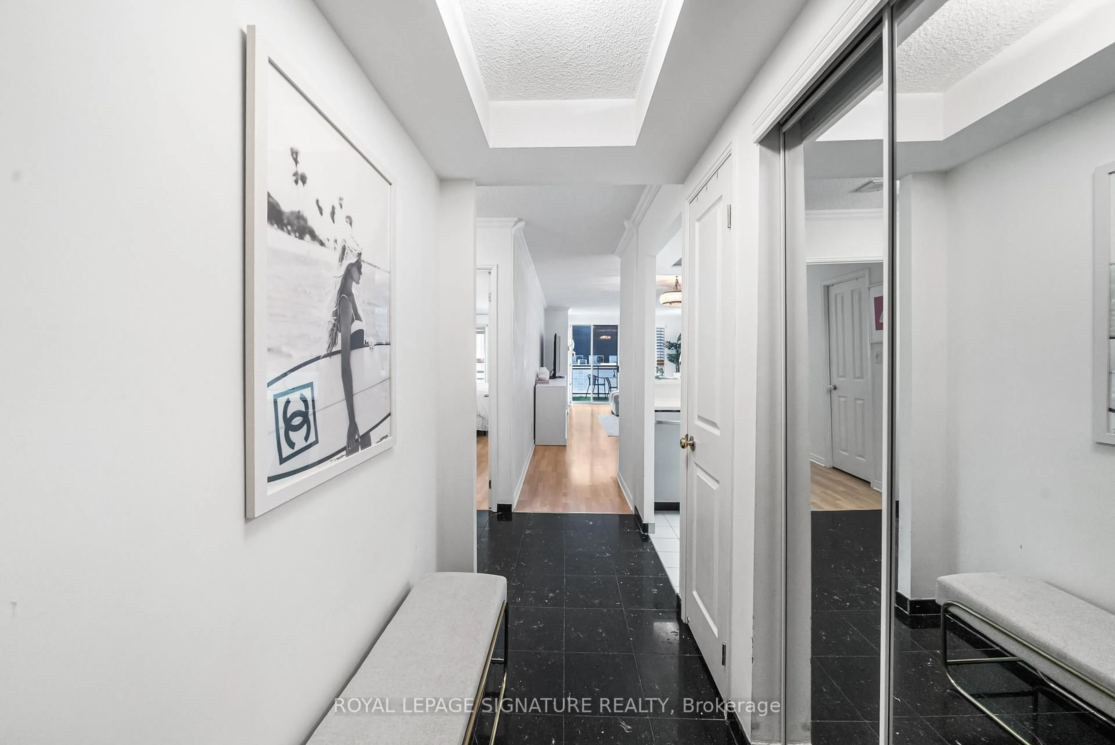 Indoor entryway for 18 Hollywood Ave #206, Toronto Ontario M2N 6P5