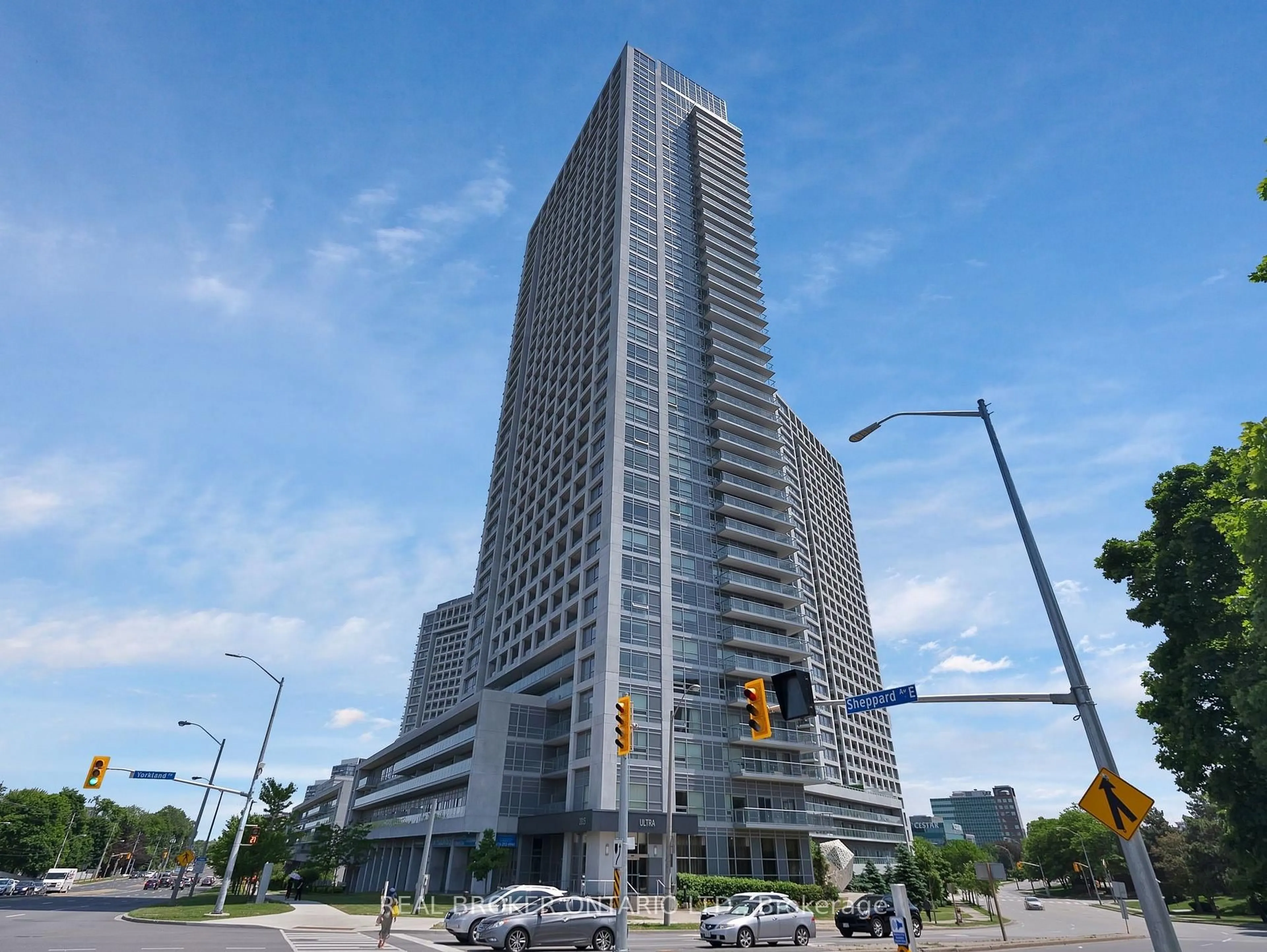 Indoor foyer for 2015 Sheppard Ave #2002, Toronto Ontario M2J 0B3