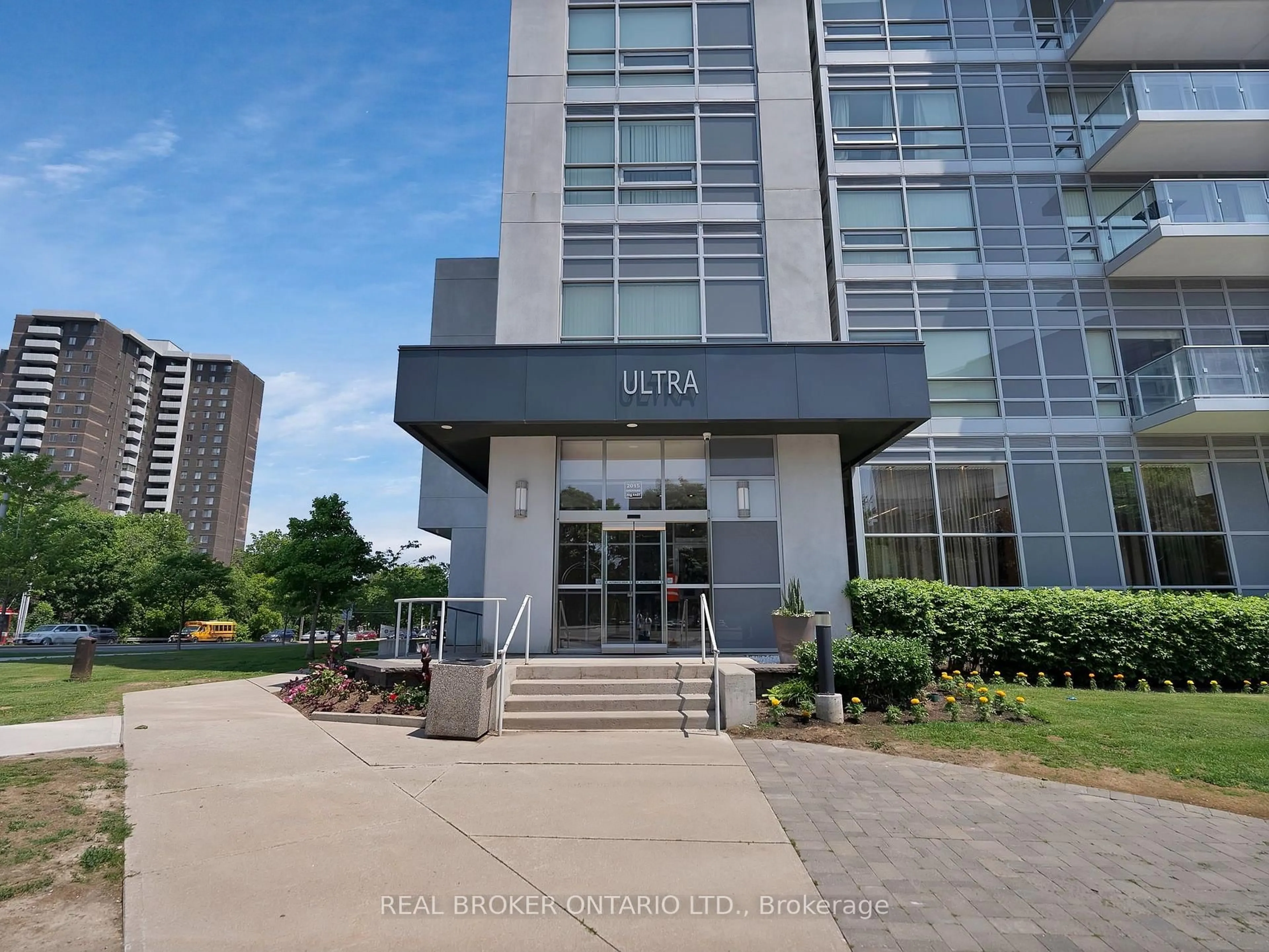 Indoor foyer for 2015 Sheppard Ave #2002, Toronto Ontario M2J 0B3