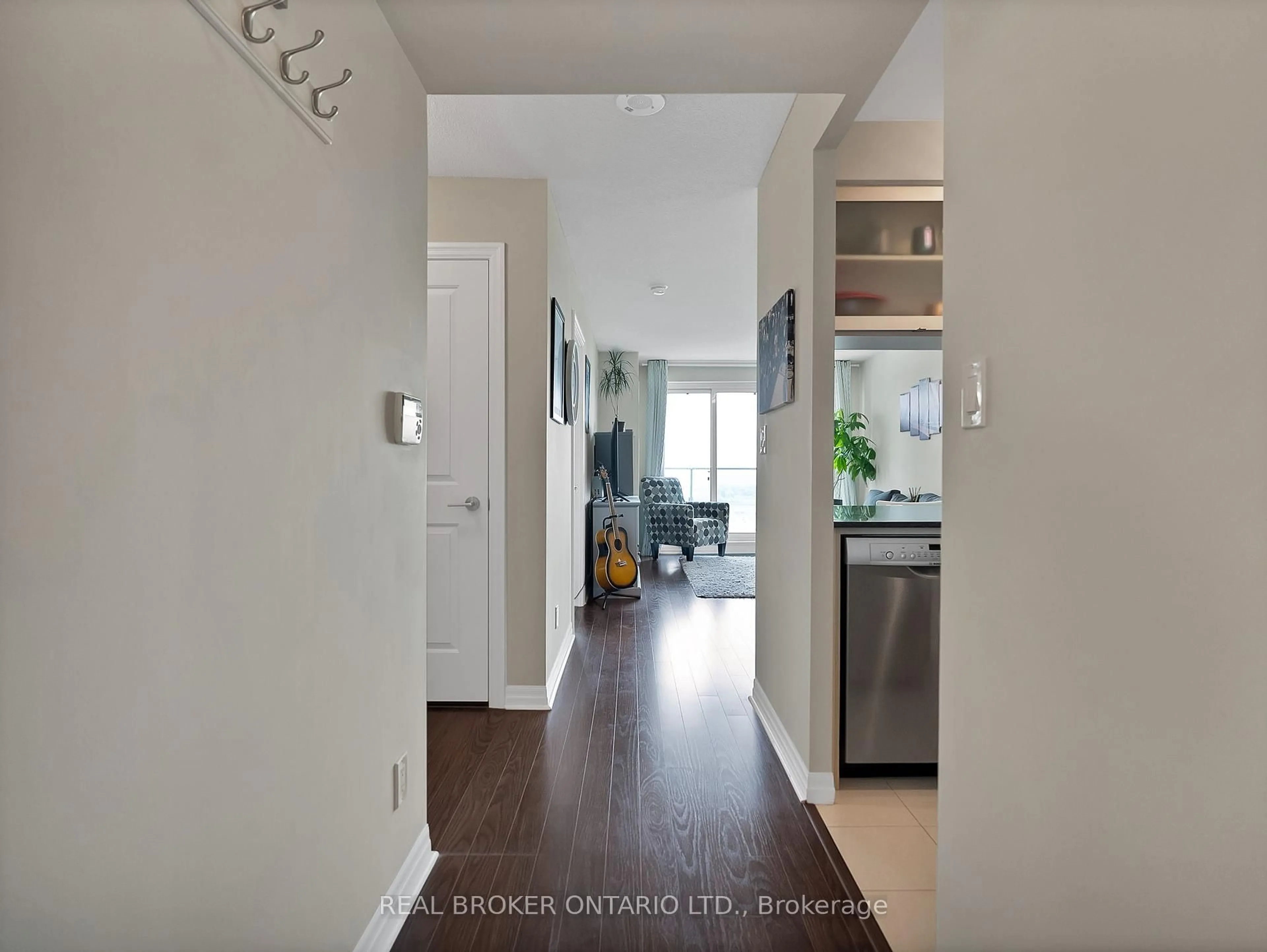 Indoor entryway for 2015 Sheppard Ave #2002, Toronto Ontario M2J 0B3