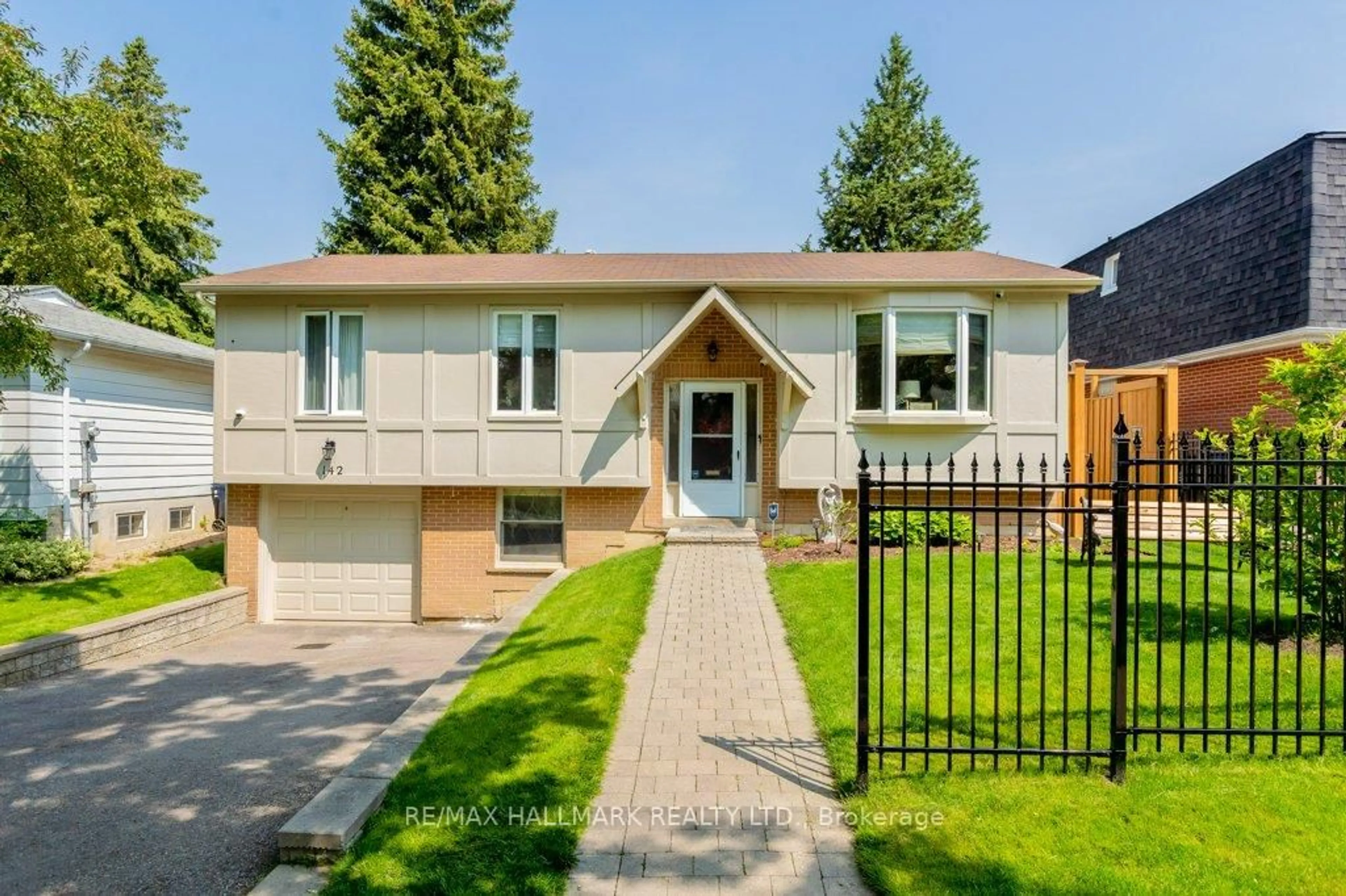 Home with vinyl exterior material, street for 142 Aspenwood Dr, Toronto Ontario M2H 2G1