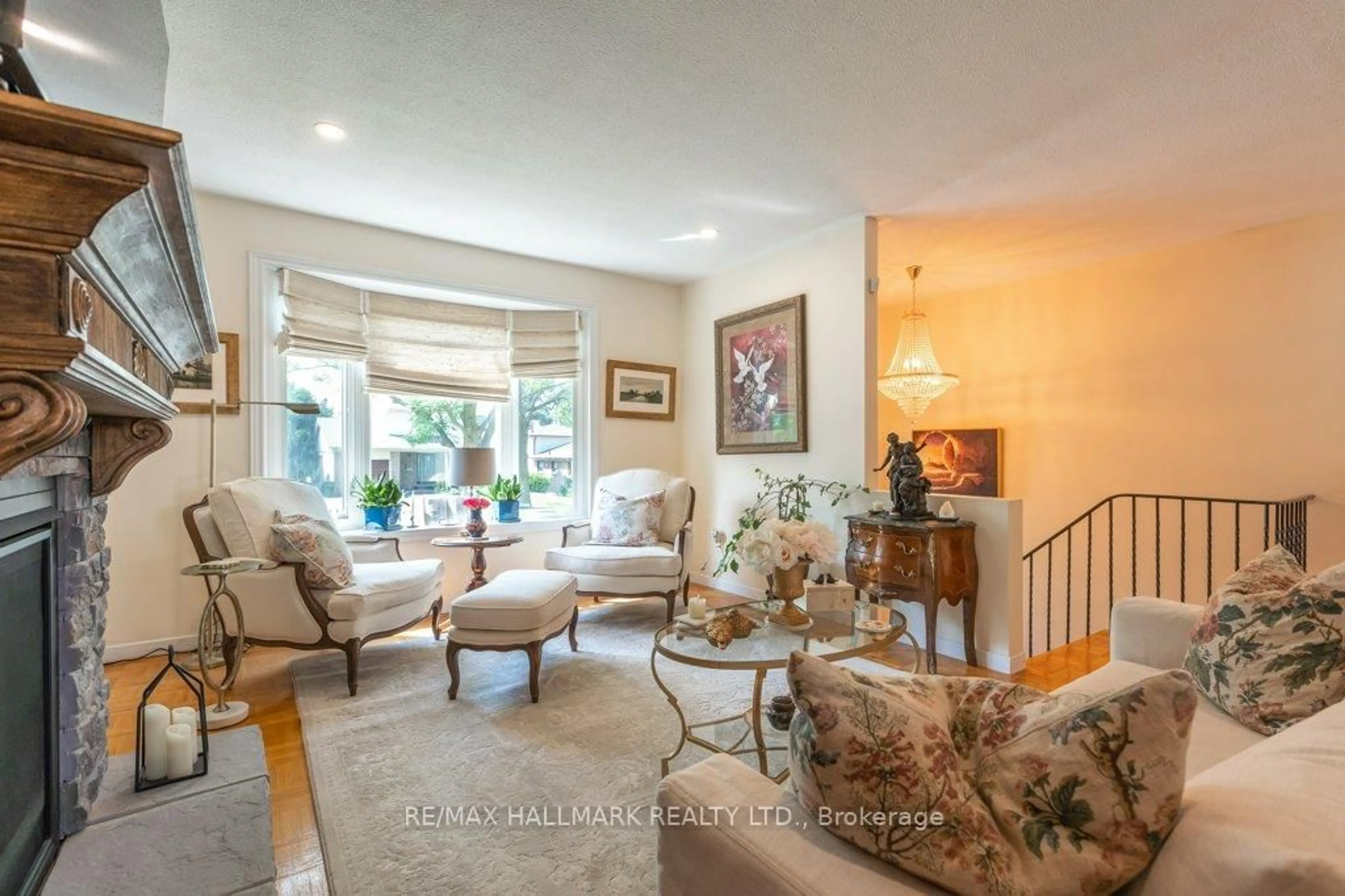 Living room with furniture, unknown for 142 Aspenwood Dr, Toronto Ontario M2H 2G1