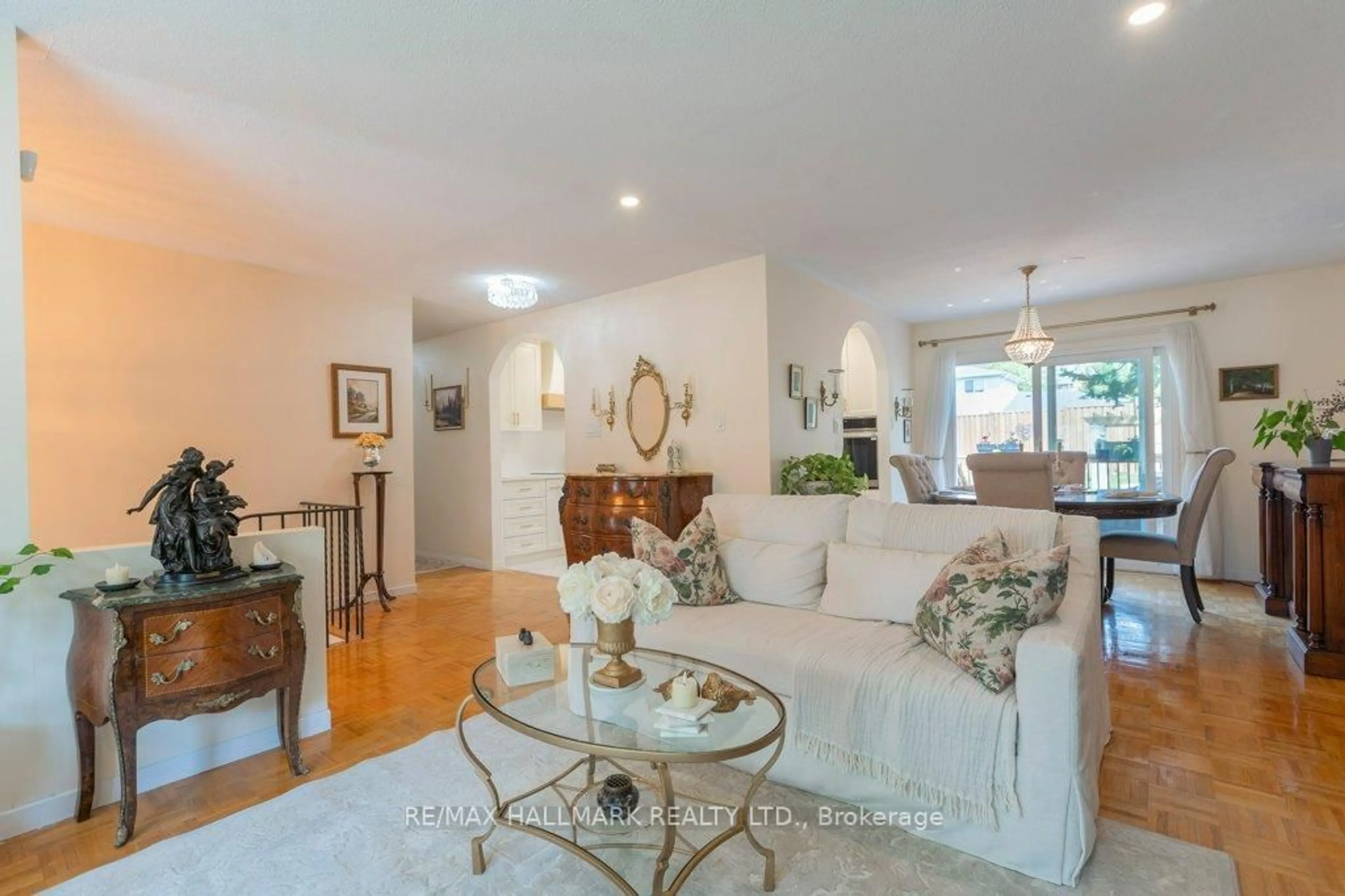 Living room with furniture, unknown for 142 Aspenwood Dr, Toronto Ontario M2H 2G1