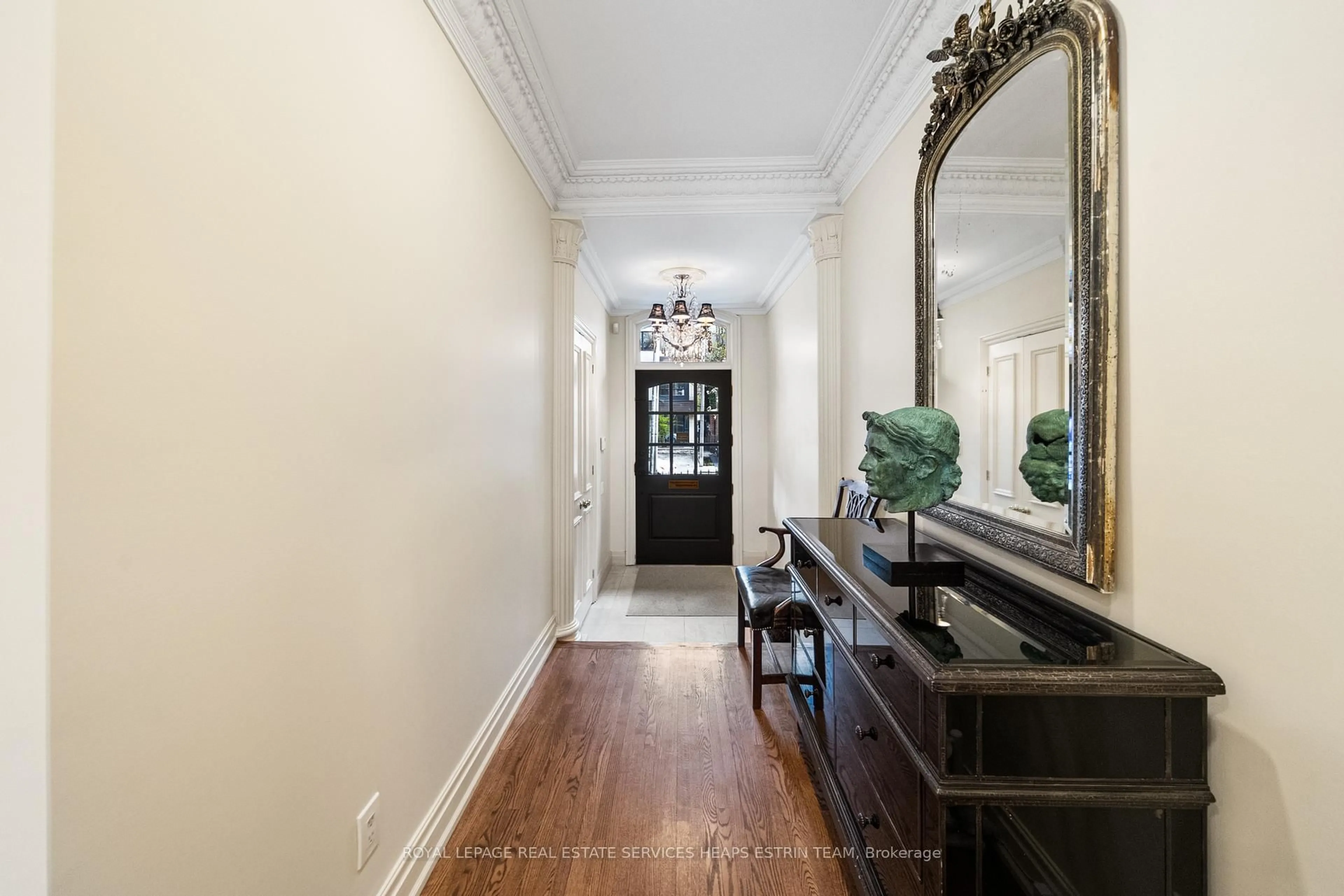 Indoor entryway for 18 Lowther Ave, Toronto Ontario M5R 1C6