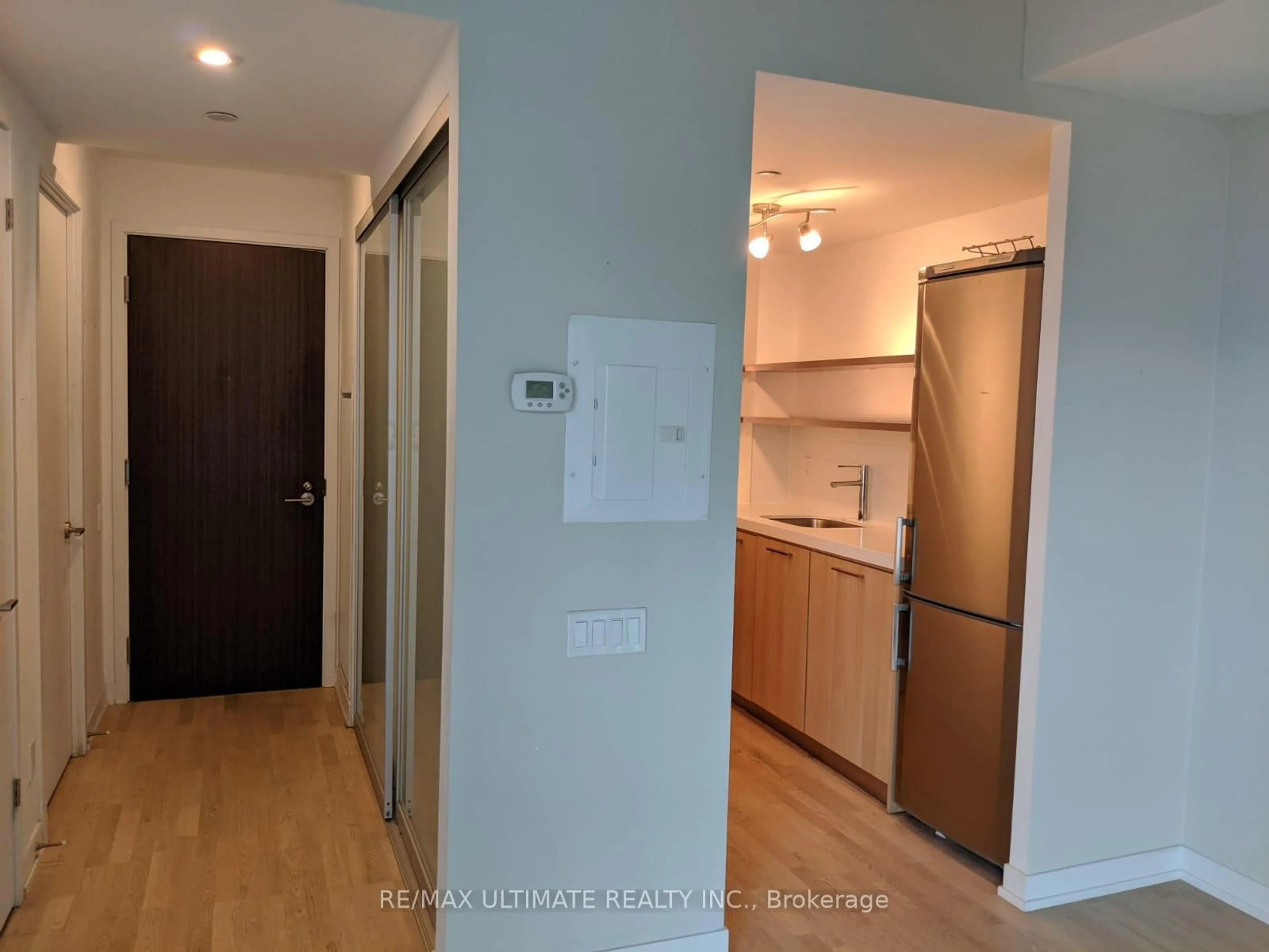 Unknown for 560 King St #604, Toronto Ontario M5V 1M3