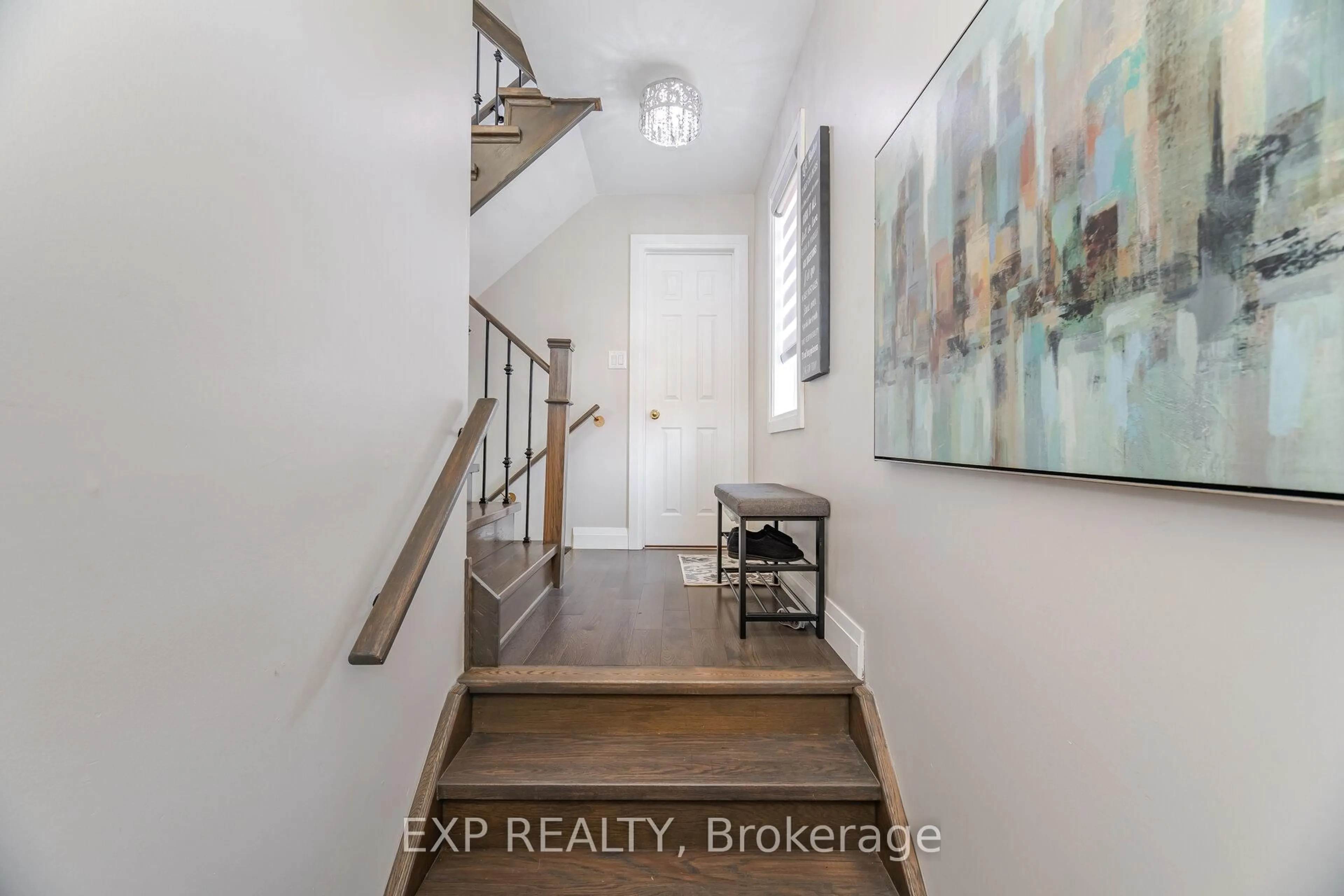 Indoor entryway for 10 Seton Park Rd, Toronto Ontario M3C 3Z6