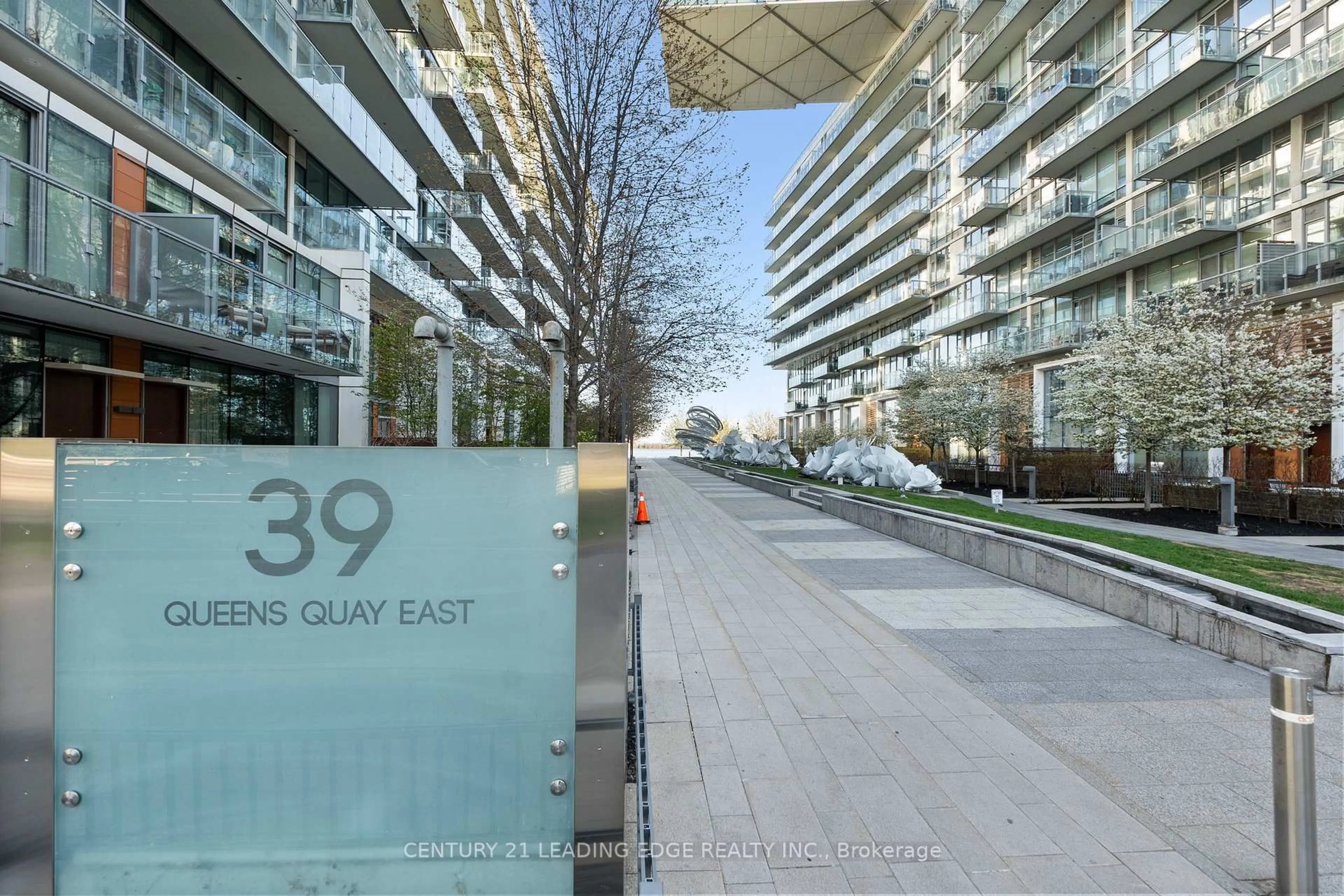 Patio, street for 39 Queens Quay #828, Toronto Ontario M5E 0A5