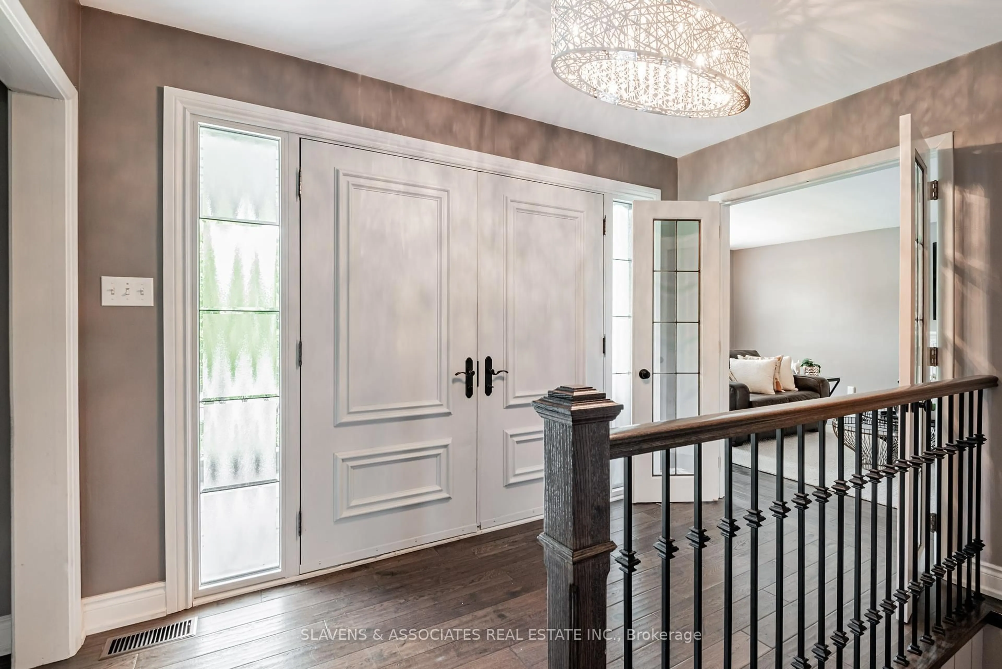 Indoor entryway for 18 Tetbury Cres, Toronto Ontario M3A 3G3