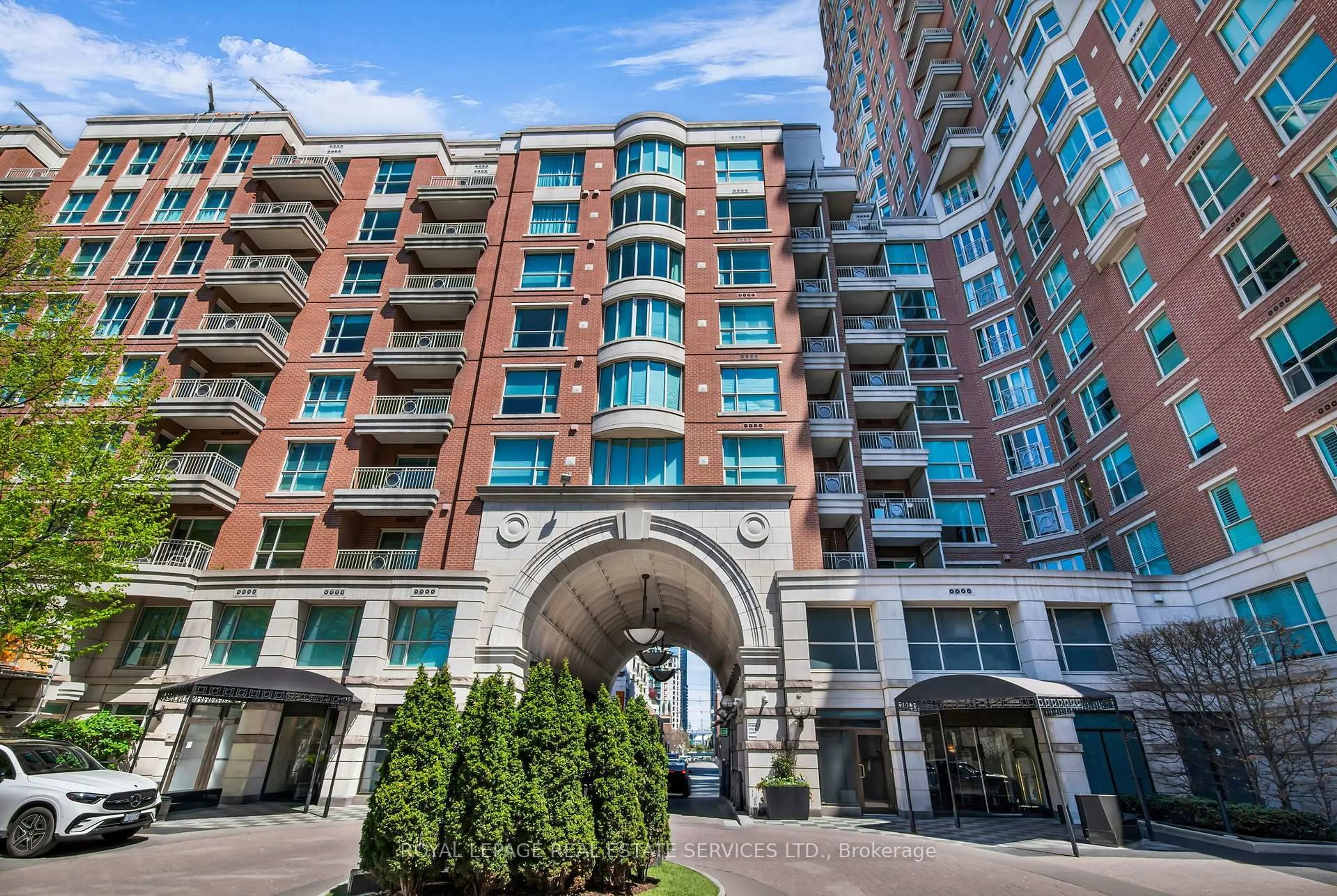 Unknown for 38 Avenue Rd #504, Toronto Ontario M5R 2G2