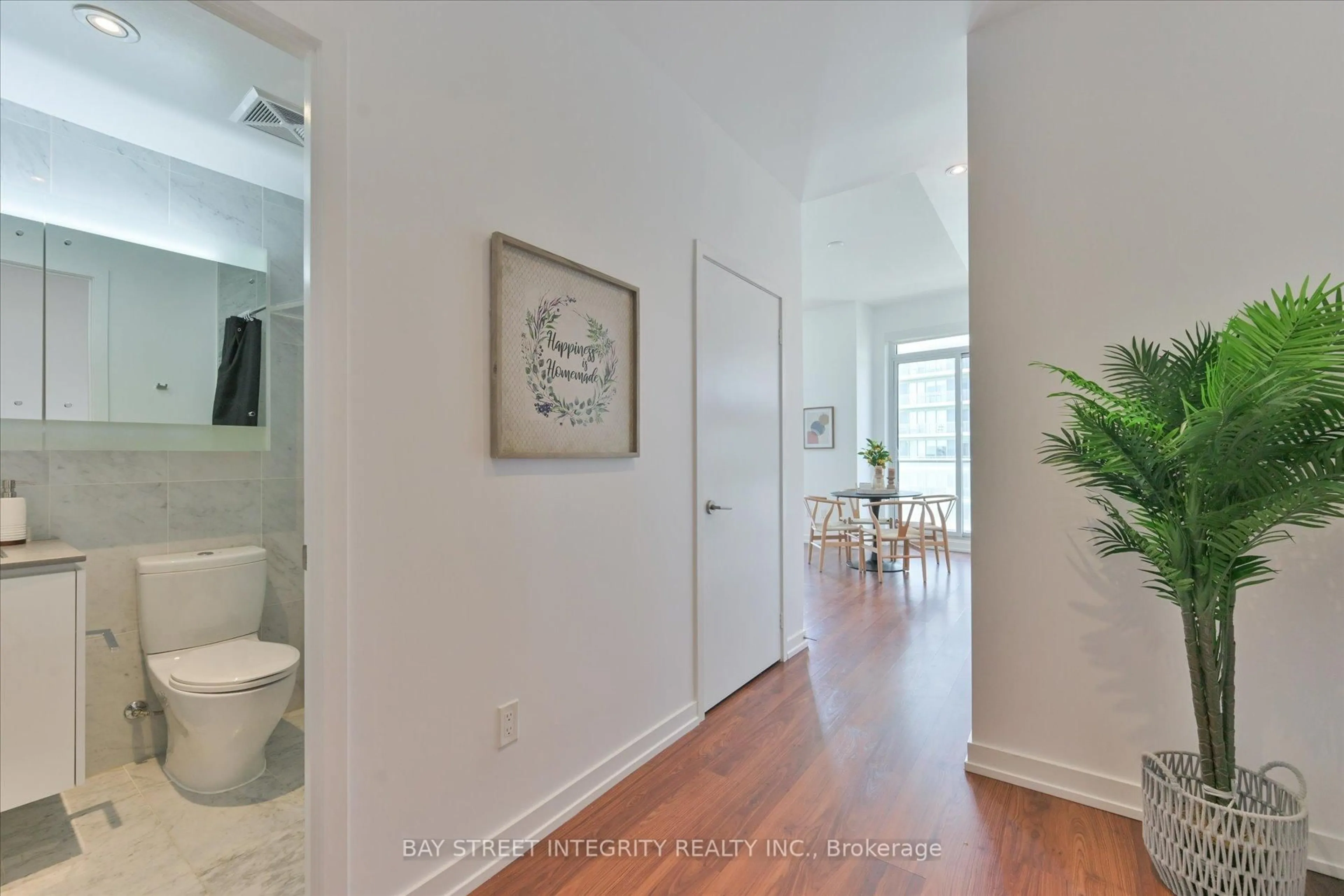 Indoor entryway for 117 Mcmahon Dr #903, Toronto Ontario M2K 2X9